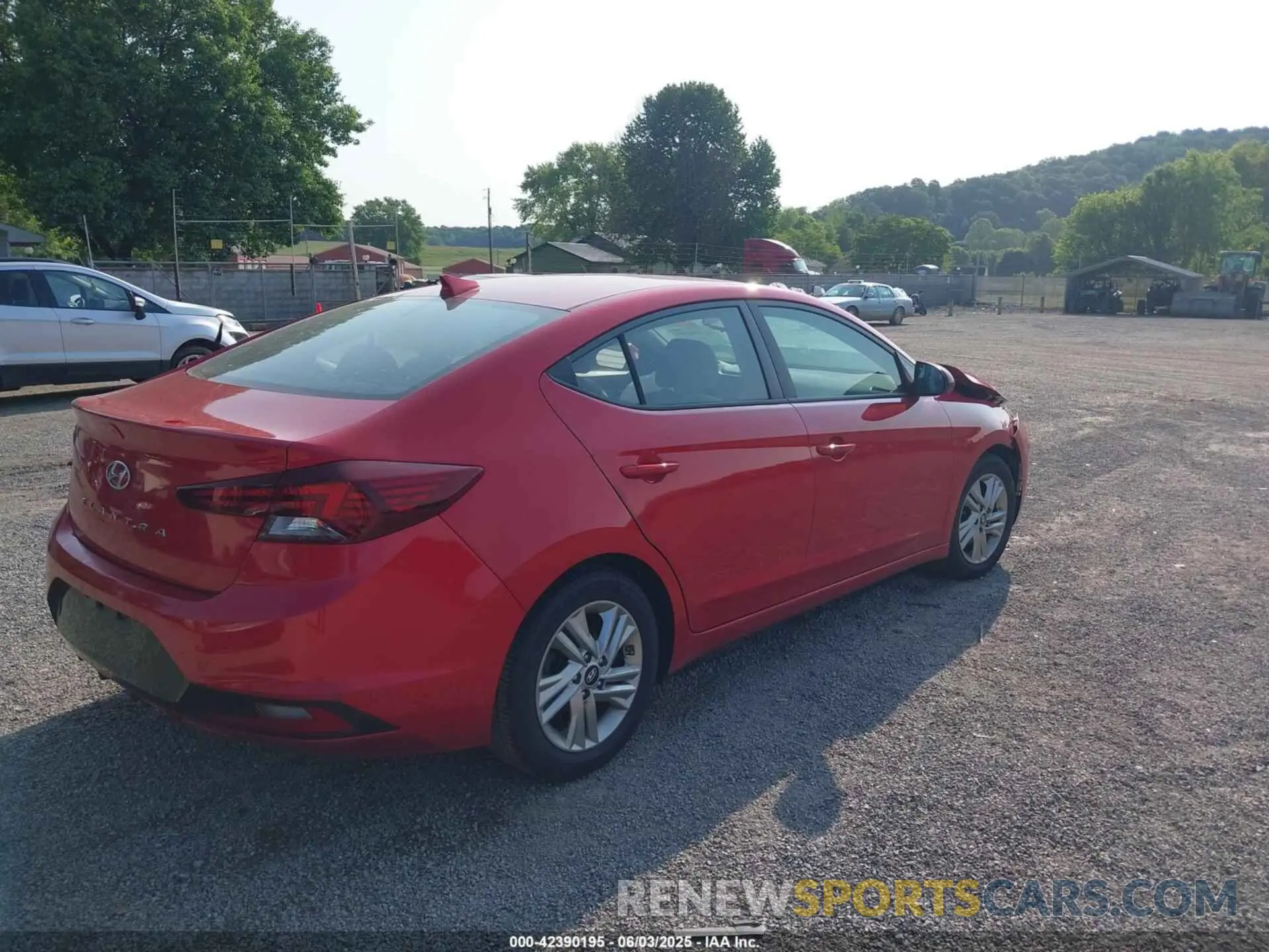 4 Photograph of a damaged car 5NPD84LF4LH632847 HYUNDAI ELANTRA 2020