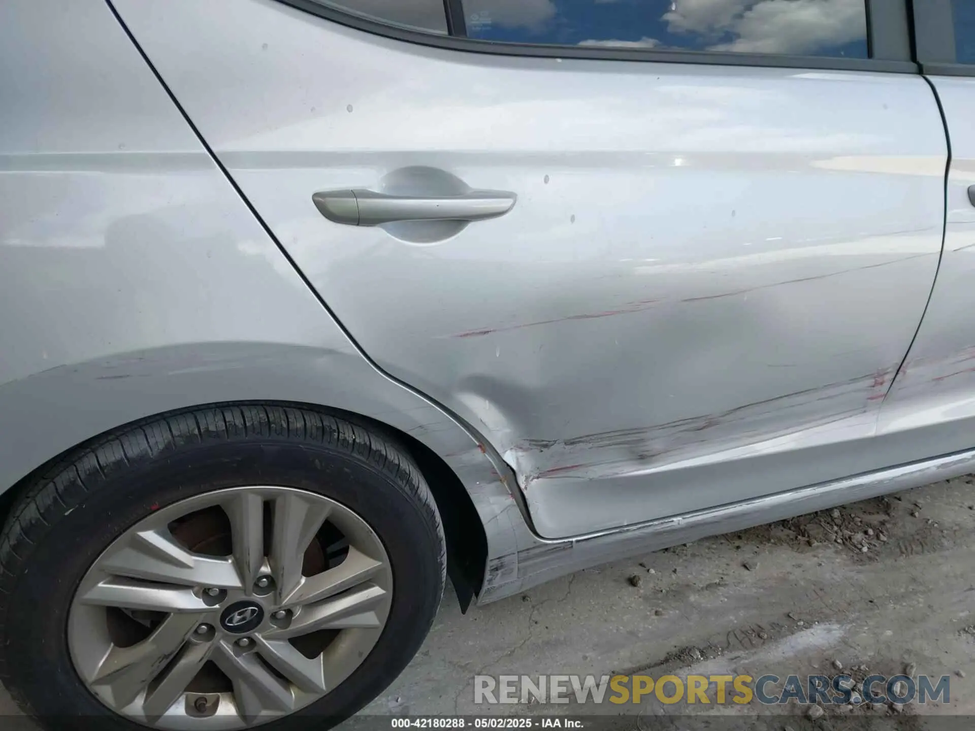 17 Photograph of a damaged car 5NPD84LF5LH512958 HYUNDAI ELANTRA 2020