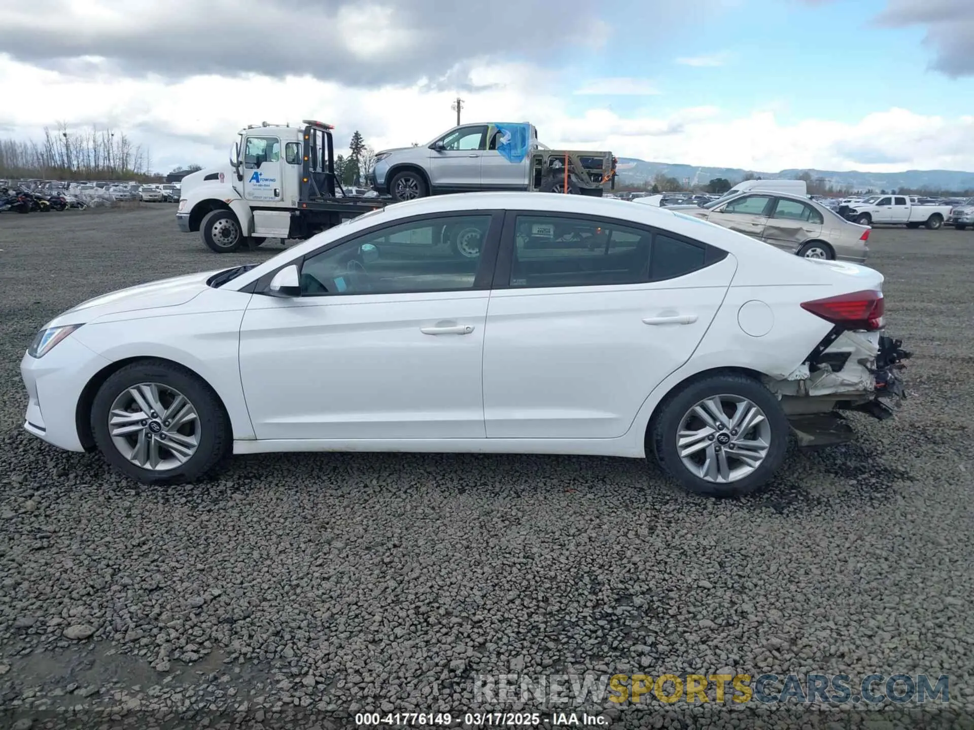 14 Photograph of a damaged car 5NPD84LF5LH579222 HYUNDAI ELANTRA 2020