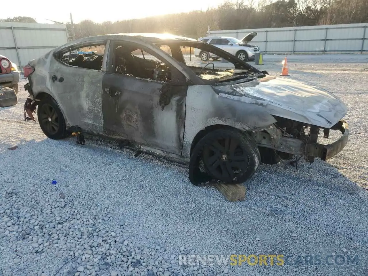4 Photograph of a damaged car 5NPD84LF5LH583349 HYUNDAI ELANTRA 2020