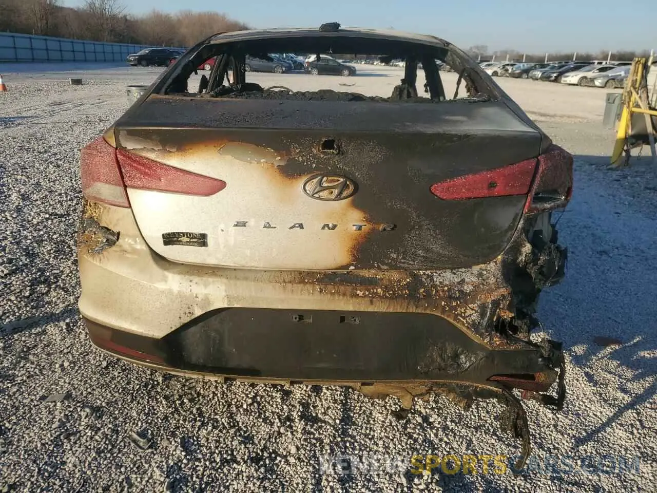 6 Photograph of a damaged car 5NPD84LF5LH583349 HYUNDAI ELANTRA 2020