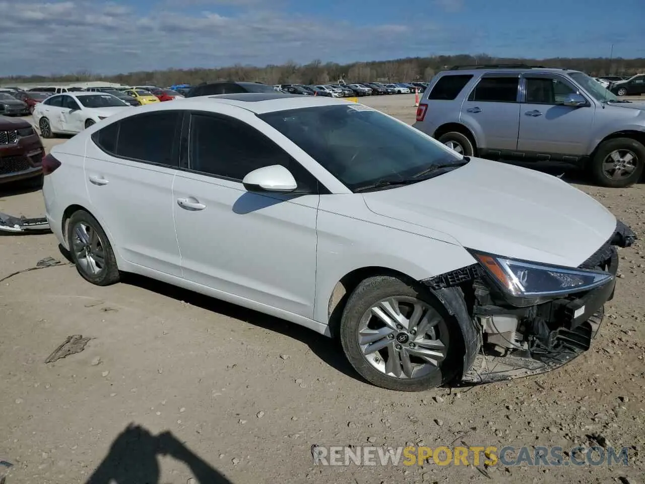 4 Photograph of a damaged car 5NPD84LF5LH586218 HYUNDAI ELANTRA 2020