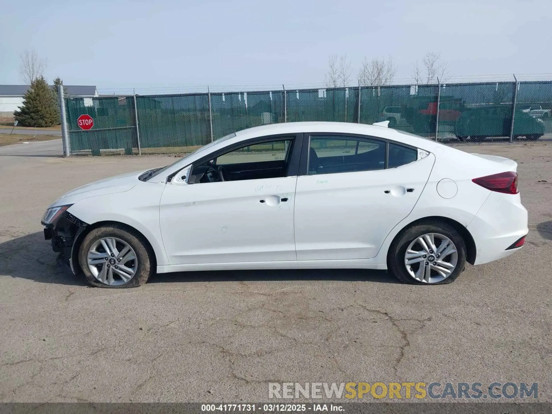 14 Photograph of a damaged car 5NPD84LF5LH599549 HYUNDAI ELANTRA 2020