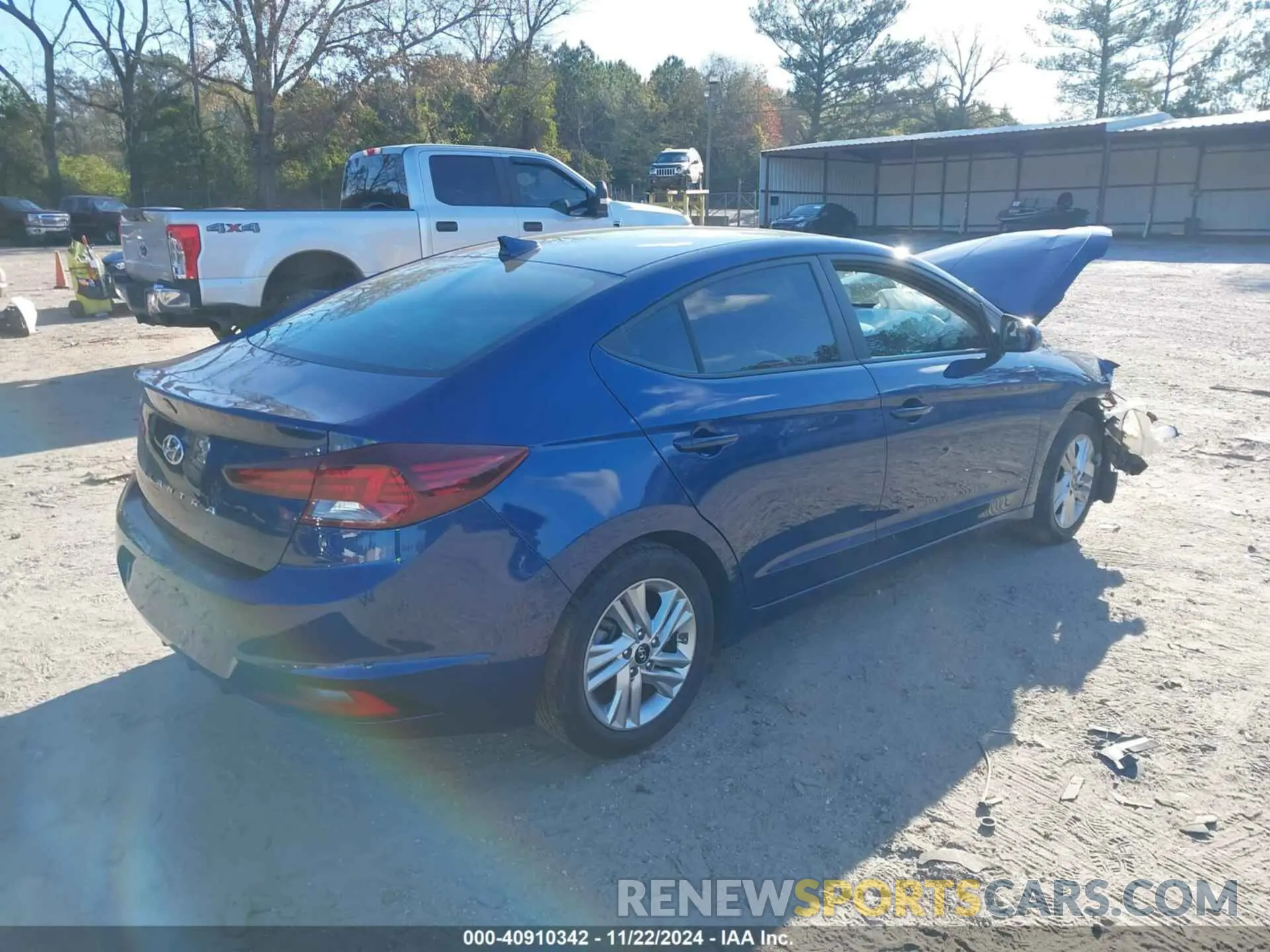 4 Photograph of a damaged car 5NPD84LF5LH621520 HYUNDAI ELANTRA 2020