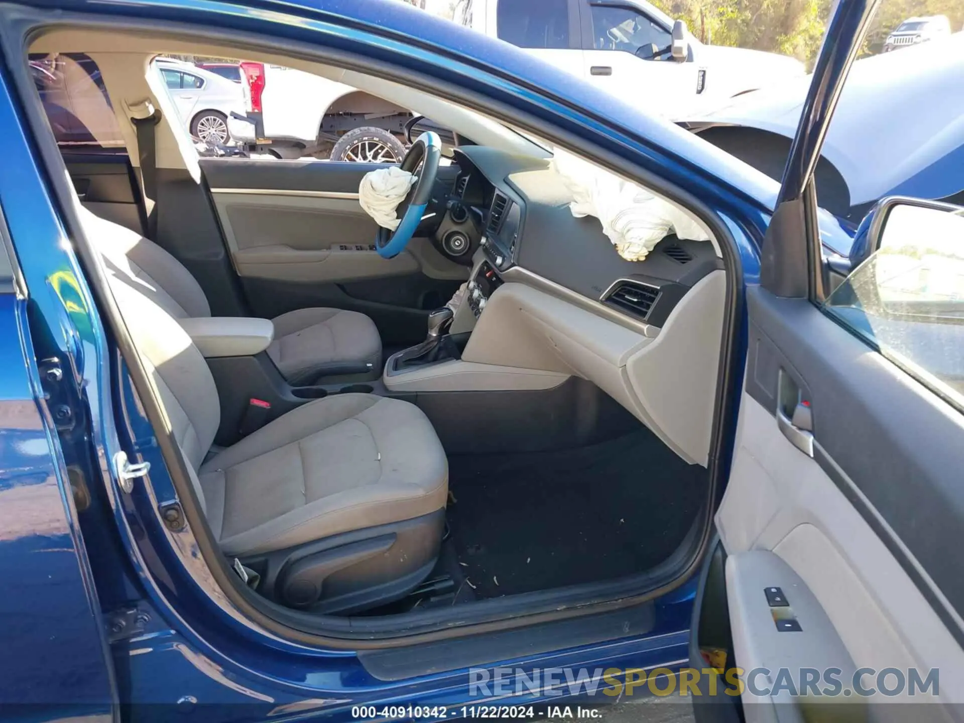 5 Photograph of a damaged car 5NPD84LF5LH621520 HYUNDAI ELANTRA 2020