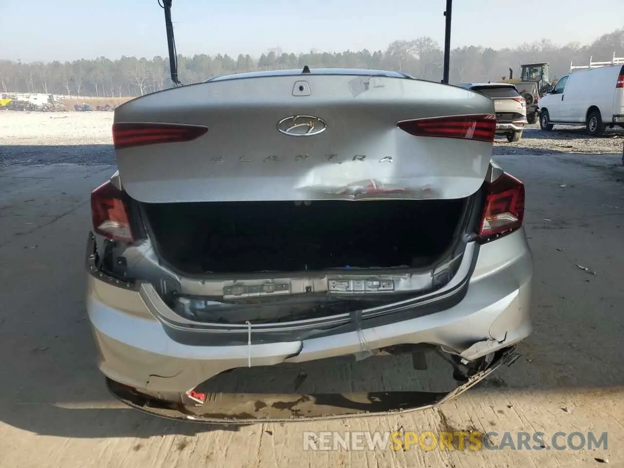6 Photograph of a damaged car 5NPD84LF5LH622800 HYUNDAI ELANTRA 2020