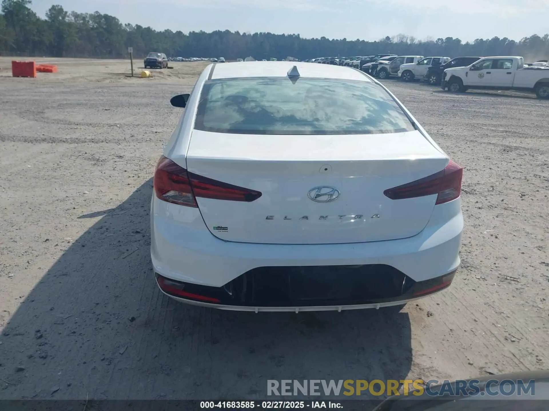 16 Photograph of a damaged car 5NPD84LF5LH624563 HYUNDAI ELANTRA 2020