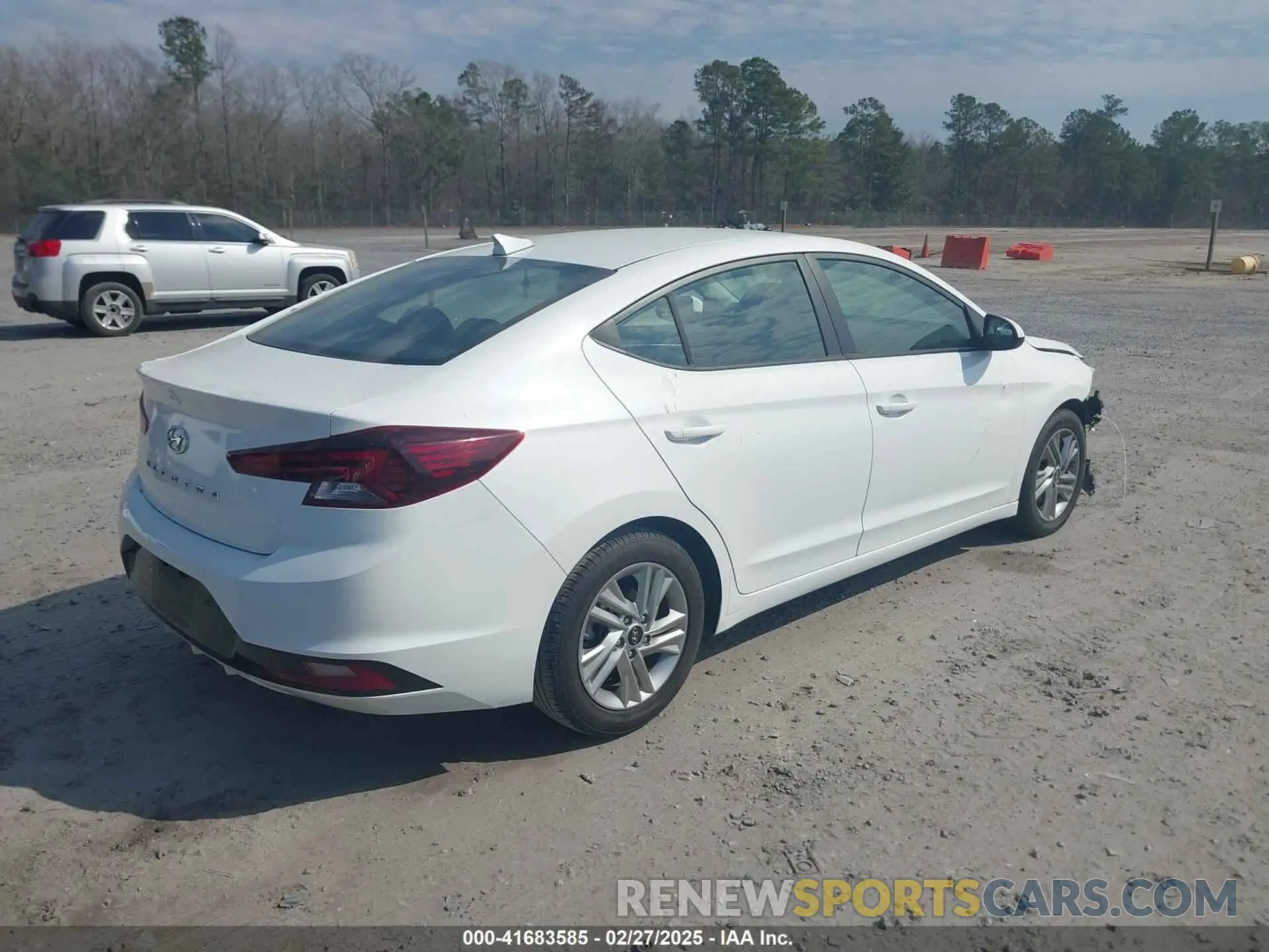 4 Photograph of a damaged car 5NPD84LF5LH624563 HYUNDAI ELANTRA 2020