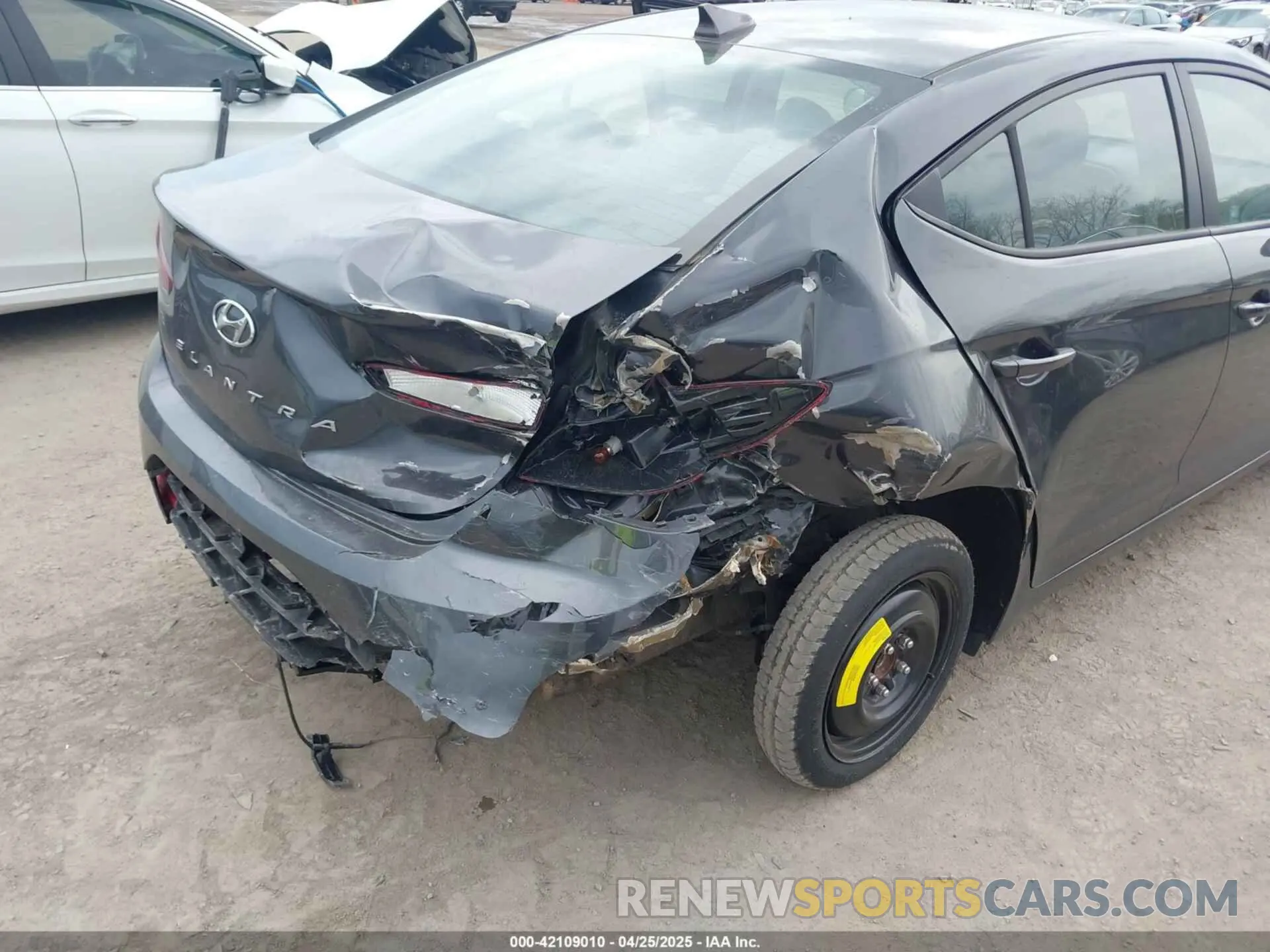 6 Photograph of a damaged car 5NPD84LF5LH628838 HYUNDAI ELANTRA 2020