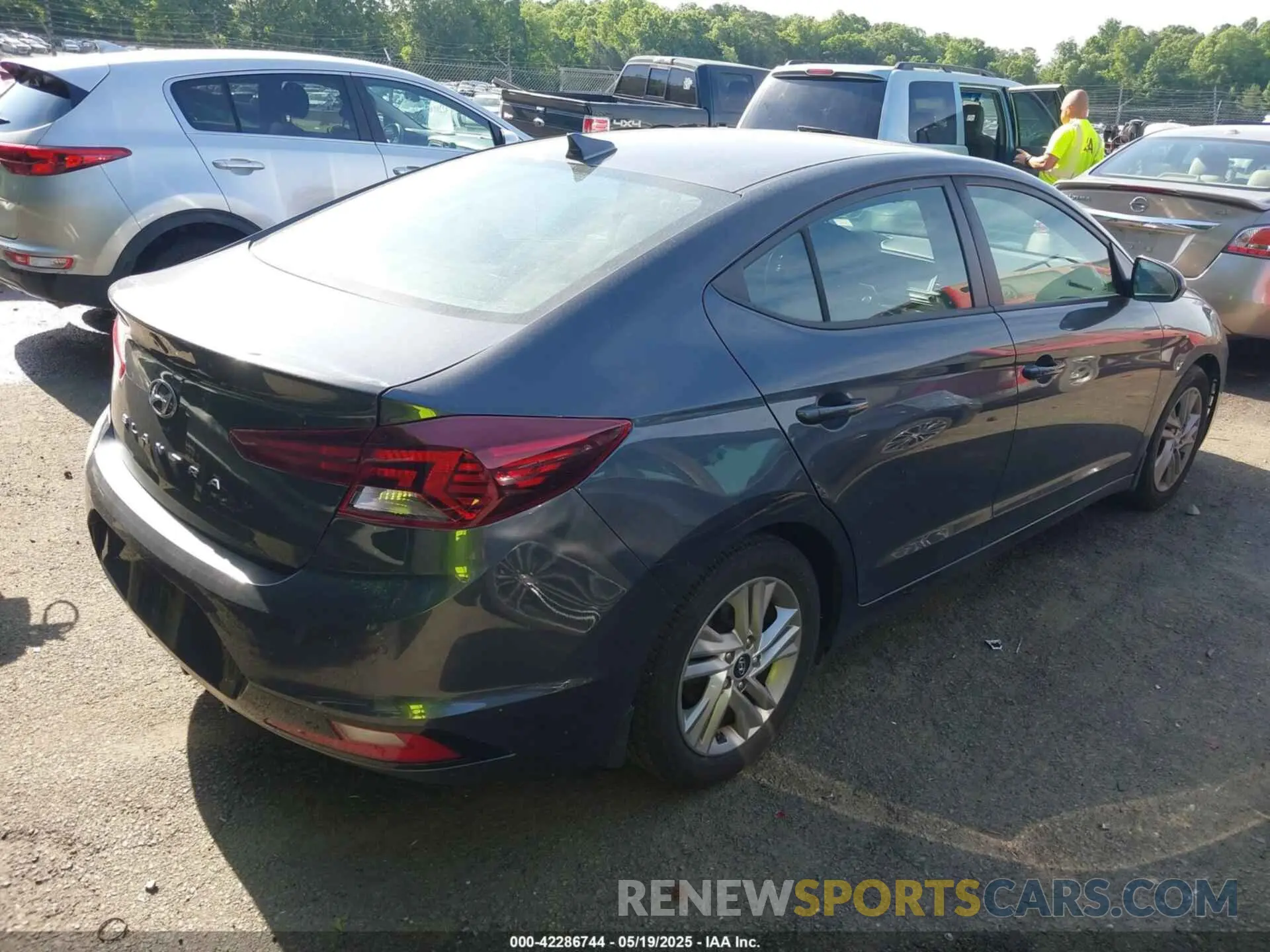 4 Photograph of a damaged car 5NPD84LF5LH629651 HYUNDAI ELANTRA 2020