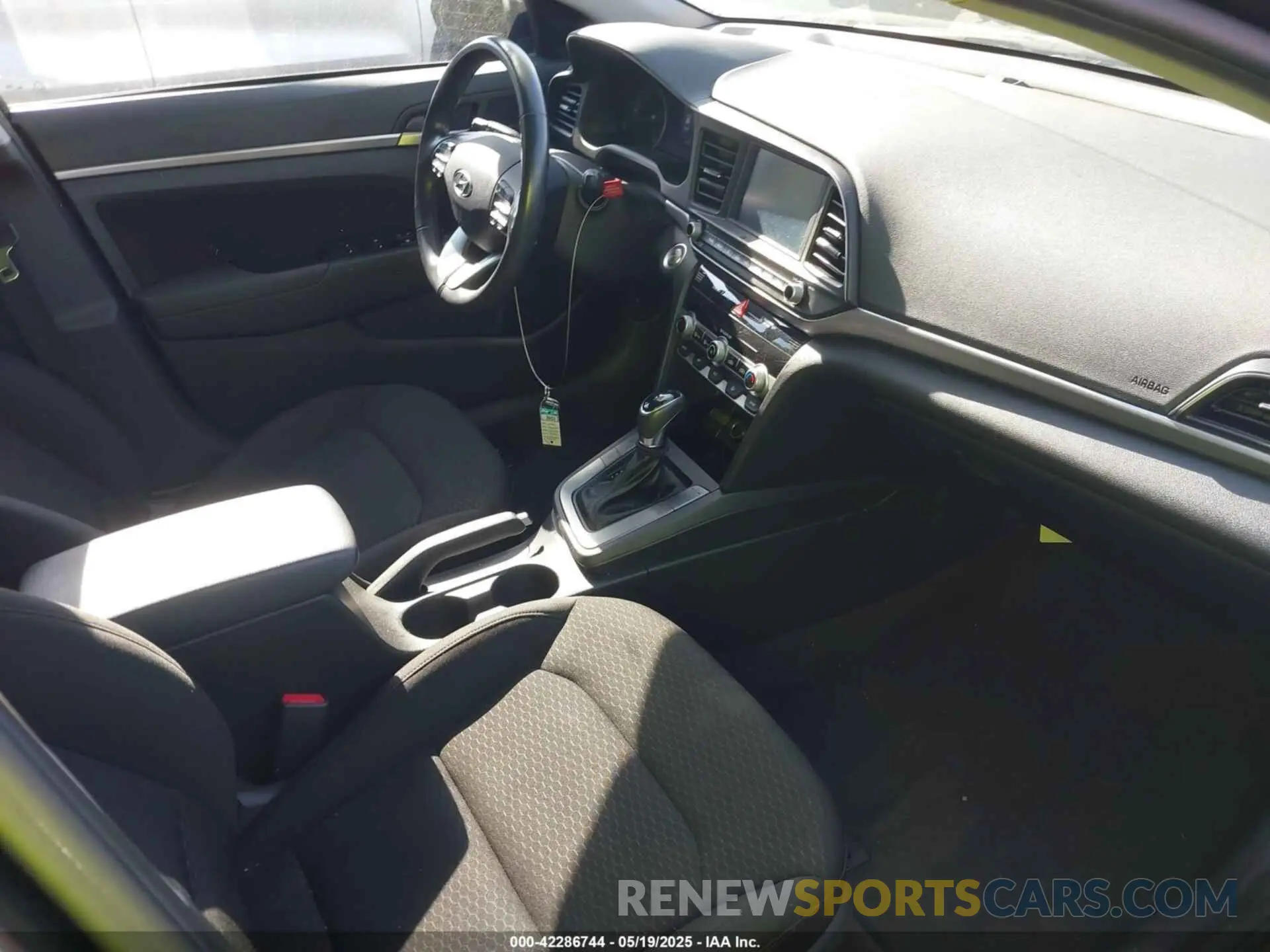 5 Photograph of a damaged car 5NPD84LF5LH629651 HYUNDAI ELANTRA 2020
