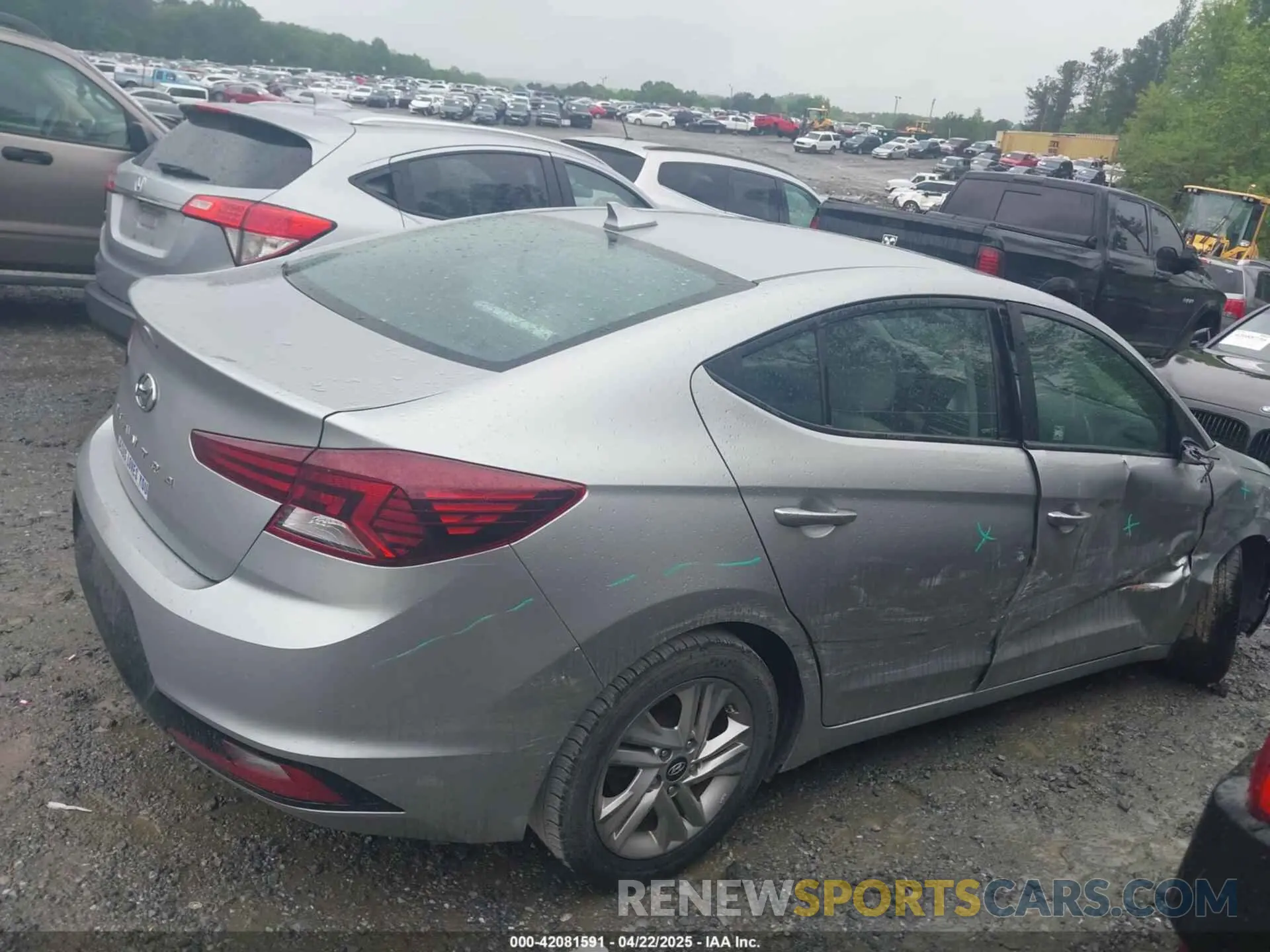 13 Photograph of a damaged car 5NPD84LF5LH632243 HYUNDAI ELANTRA 2020