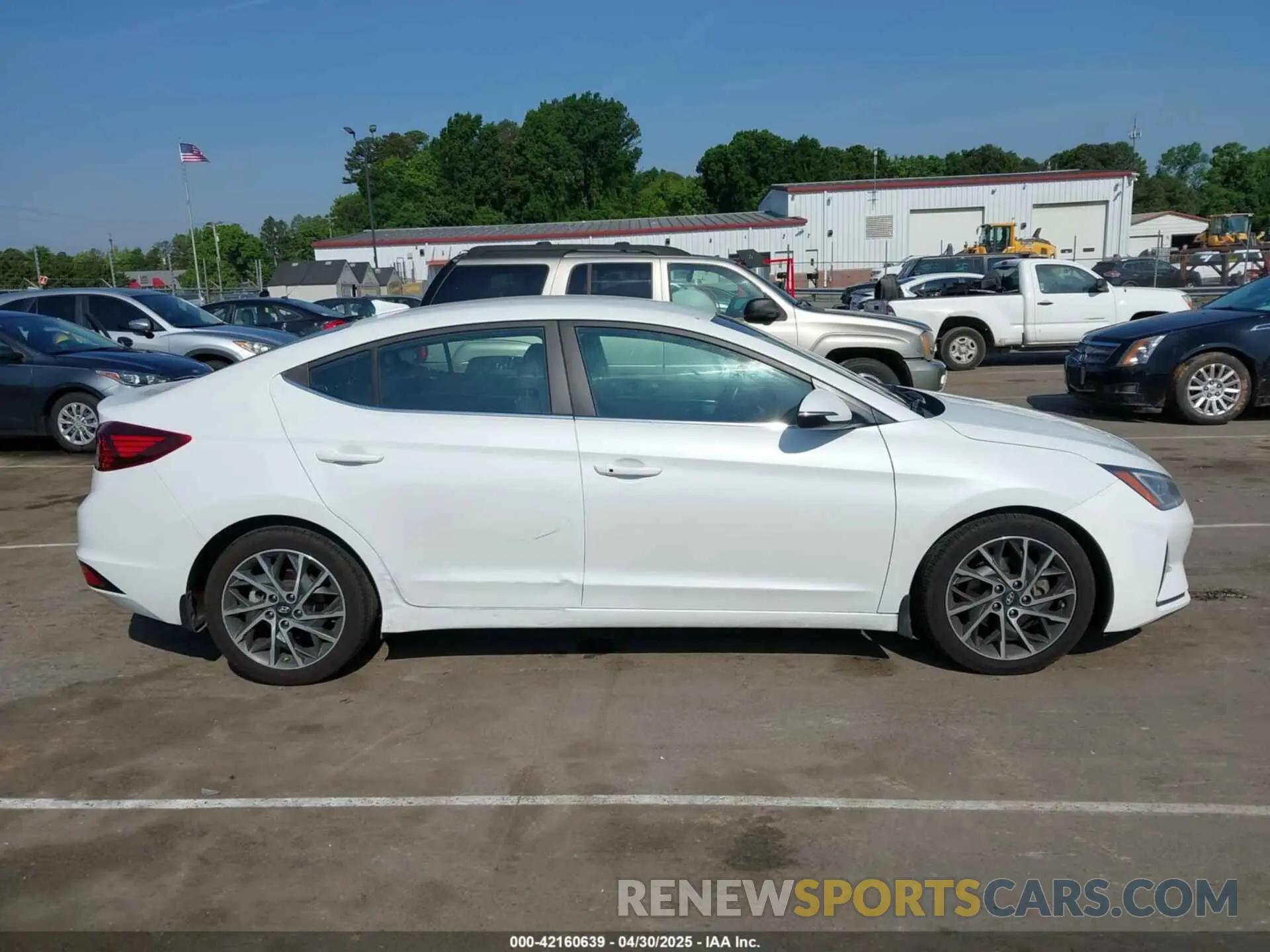 13 Photograph of a damaged car 5NPD84LF6LH498164 HYUNDAI ELANTRA 2020