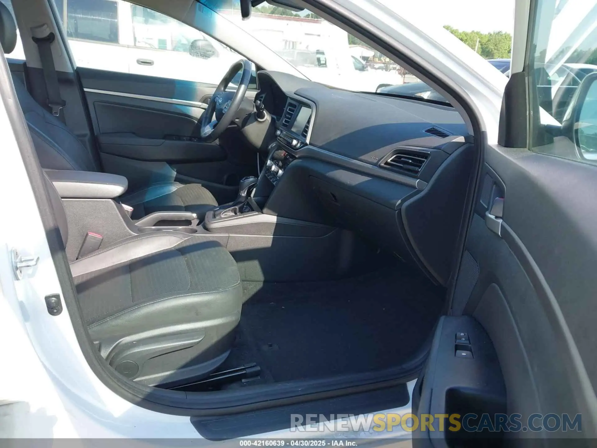 5 Photograph of a damaged car 5NPD84LF6LH498164 HYUNDAI ELANTRA 2020