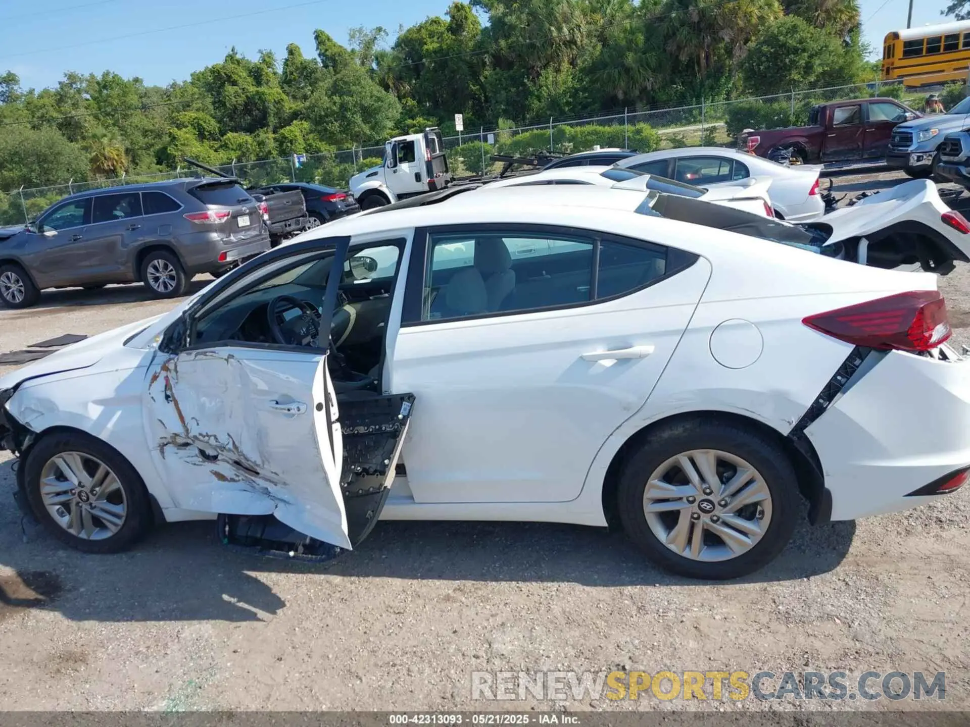 14 Photograph of a damaged car 5NPD84LF6LH499797 HYUNDAI ELANTRA 2020