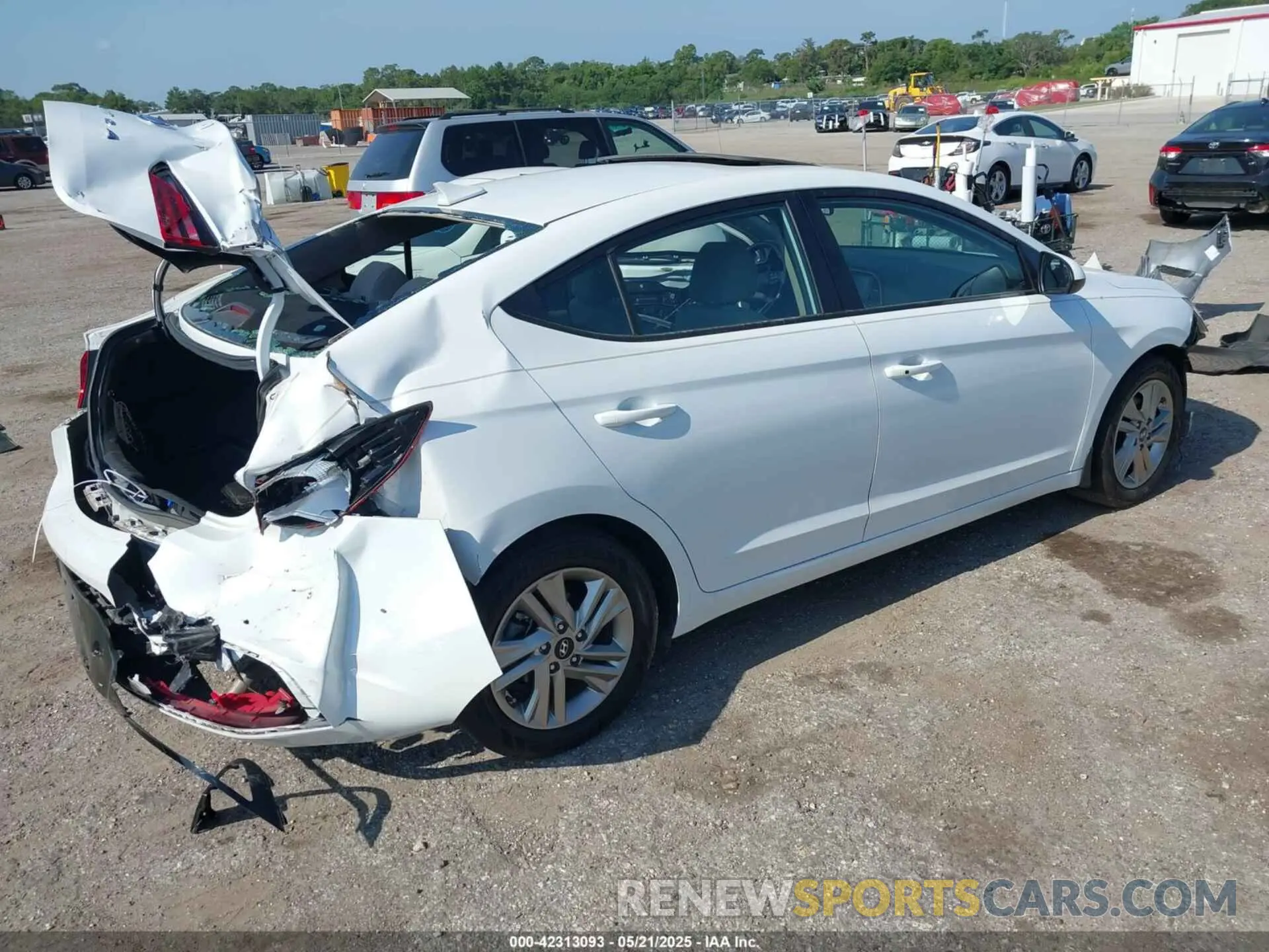 4 Photograph of a damaged car 5NPD84LF6LH499797 HYUNDAI ELANTRA 2020