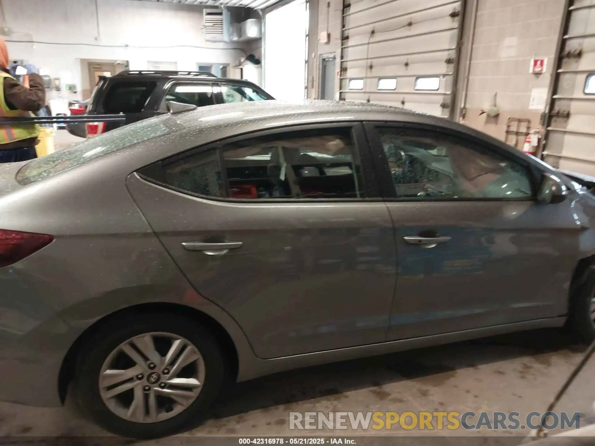 12 Photograph of a damaged car 5NPD84LF6LH527789 HYUNDAI ELANTRA 2020