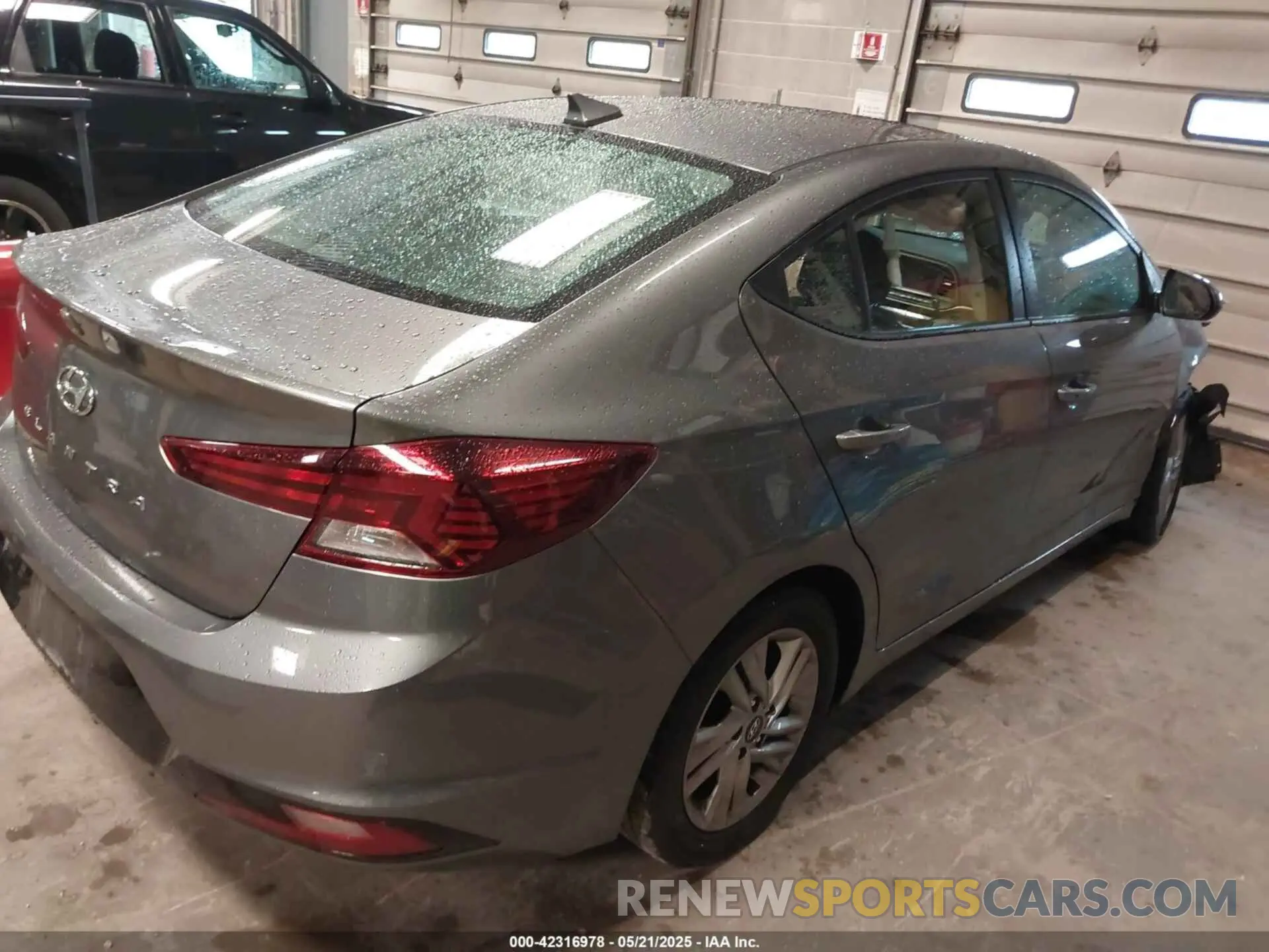 4 Photograph of a damaged car 5NPD84LF6LH527789 HYUNDAI ELANTRA 2020