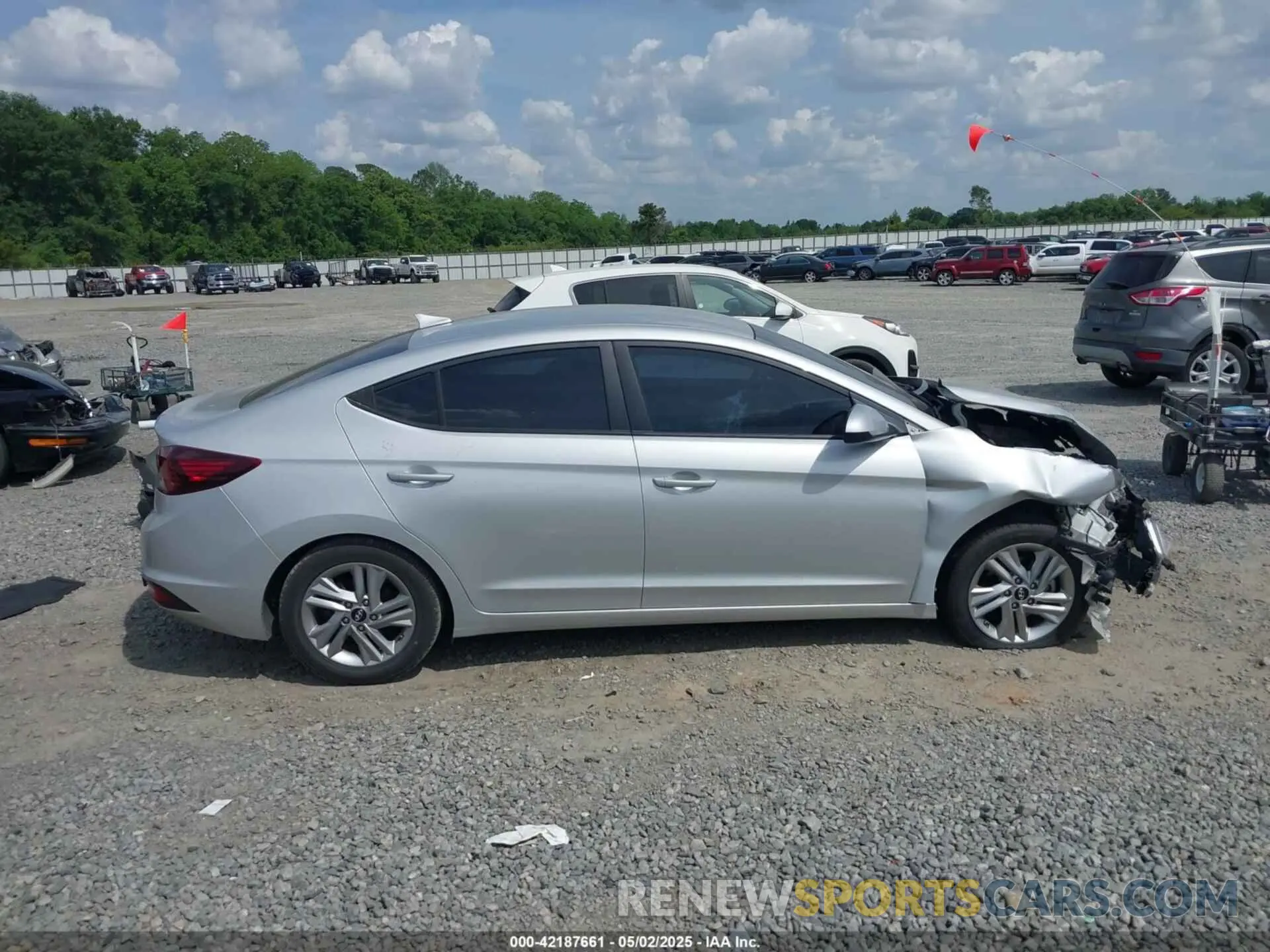 14 Photograph of a damaged car 5NPD84LF6LH528764 HYUNDAI ELANTRA 2020