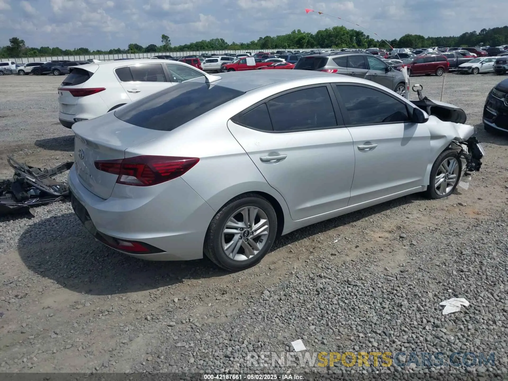 4 Photograph of a damaged car 5NPD84LF6LH528764 HYUNDAI ELANTRA 2020
