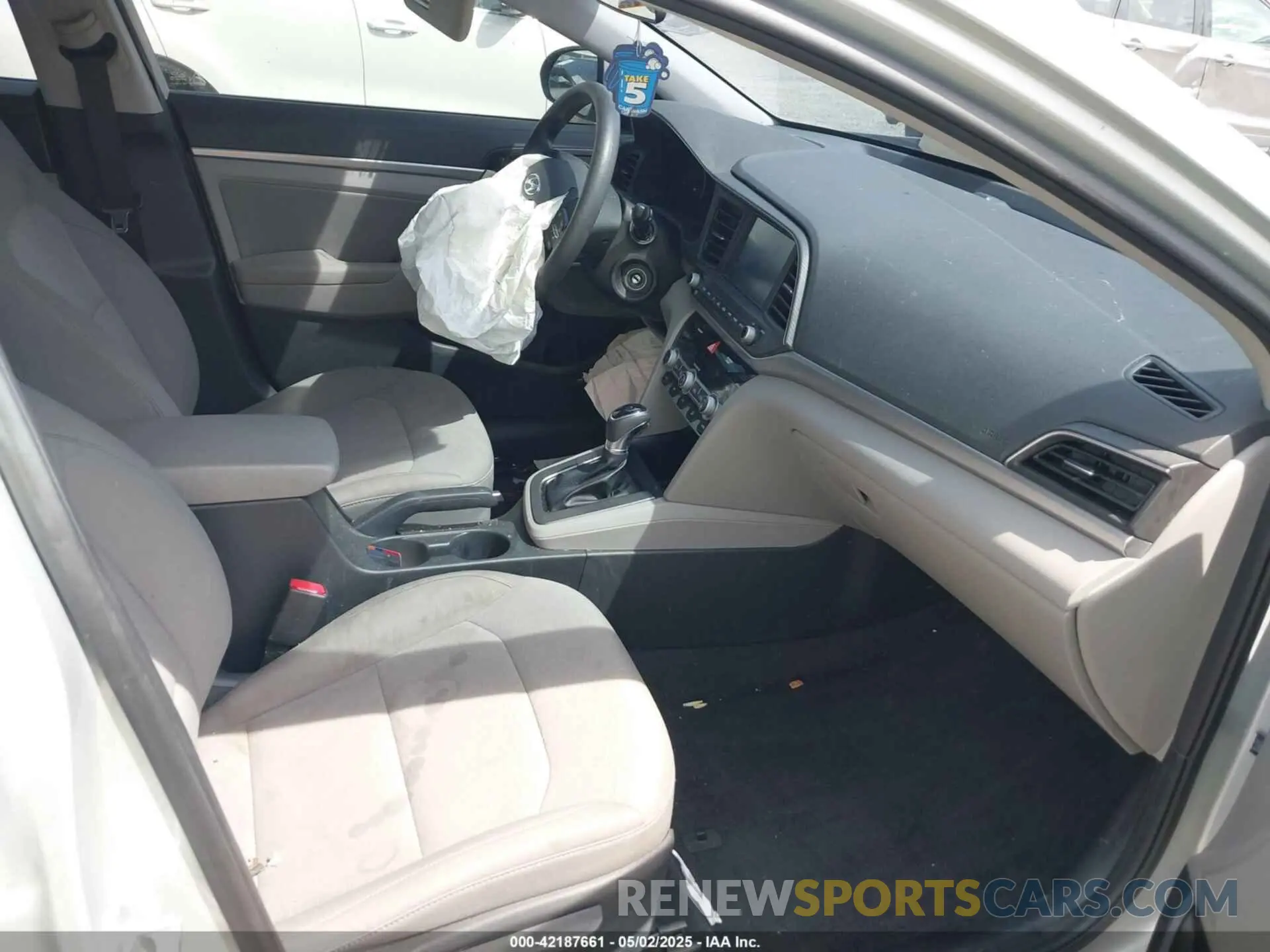 5 Photograph of a damaged car 5NPD84LF6LH528764 HYUNDAI ELANTRA 2020