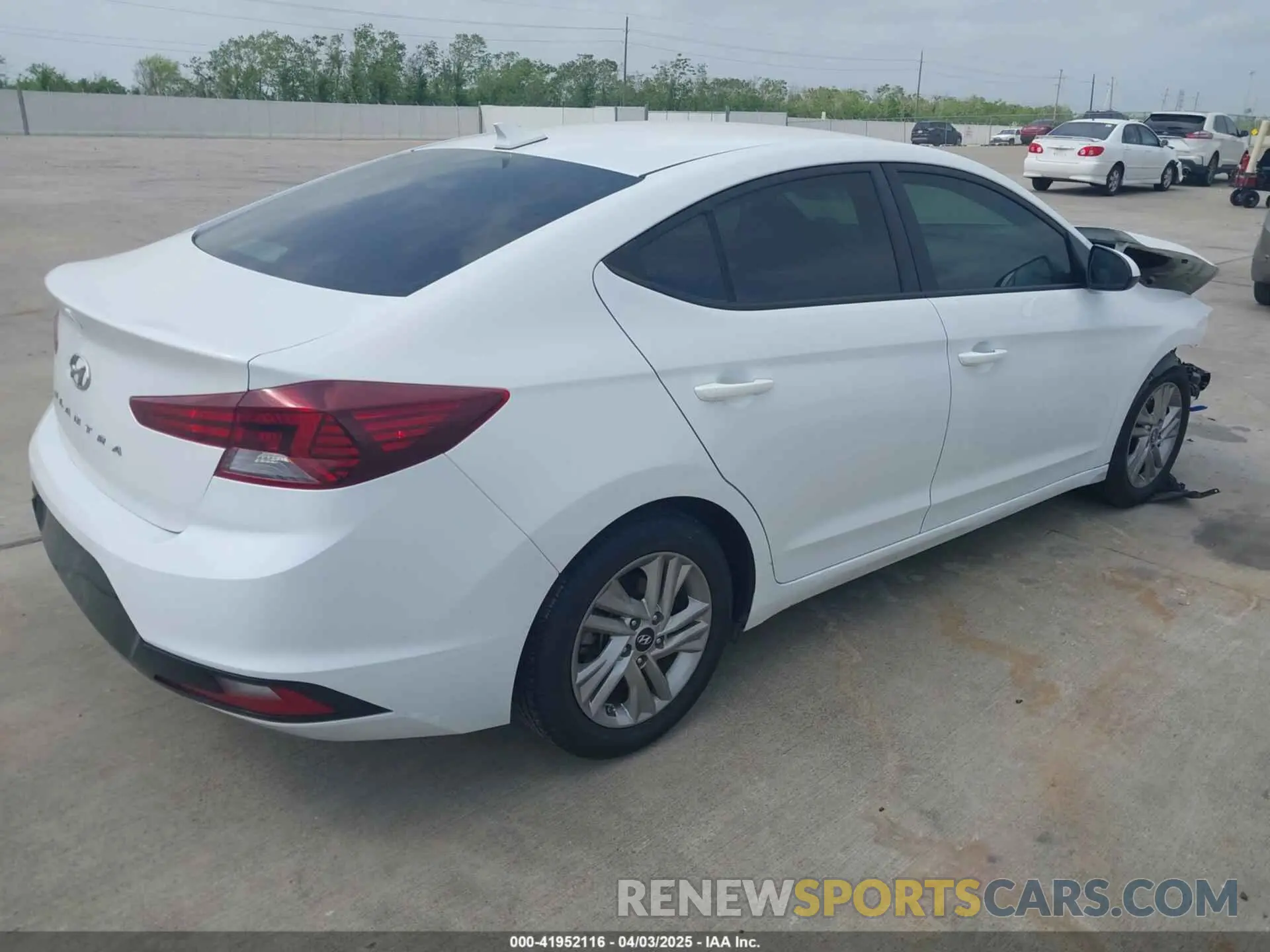 4 Photograph of a damaged car 5NPD84LF6LH547234 HYUNDAI ELANTRA 2020