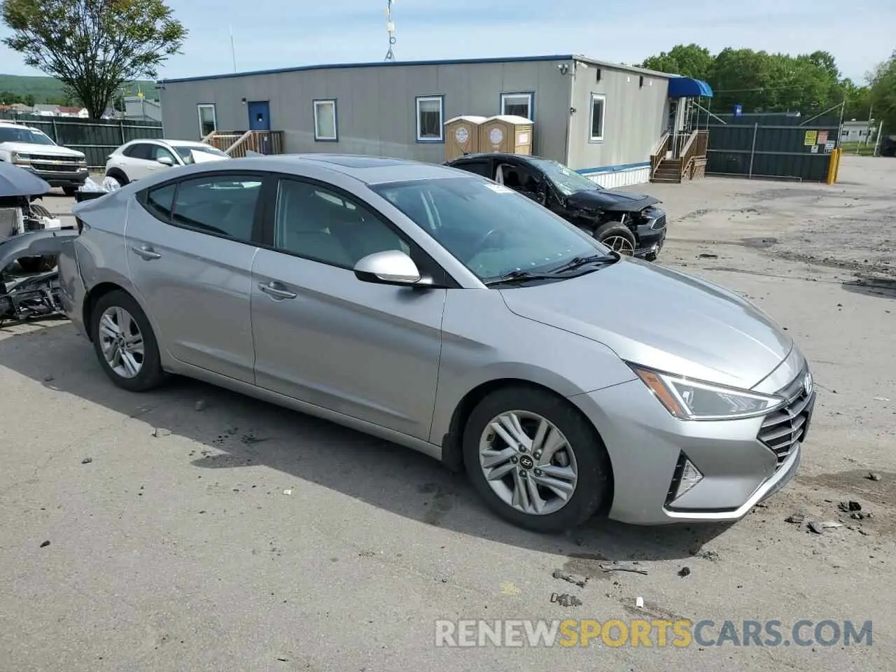 4 Photograph of a damaged car 5NPD84LF6LH551347 HYUNDAI ELANTRA 2020