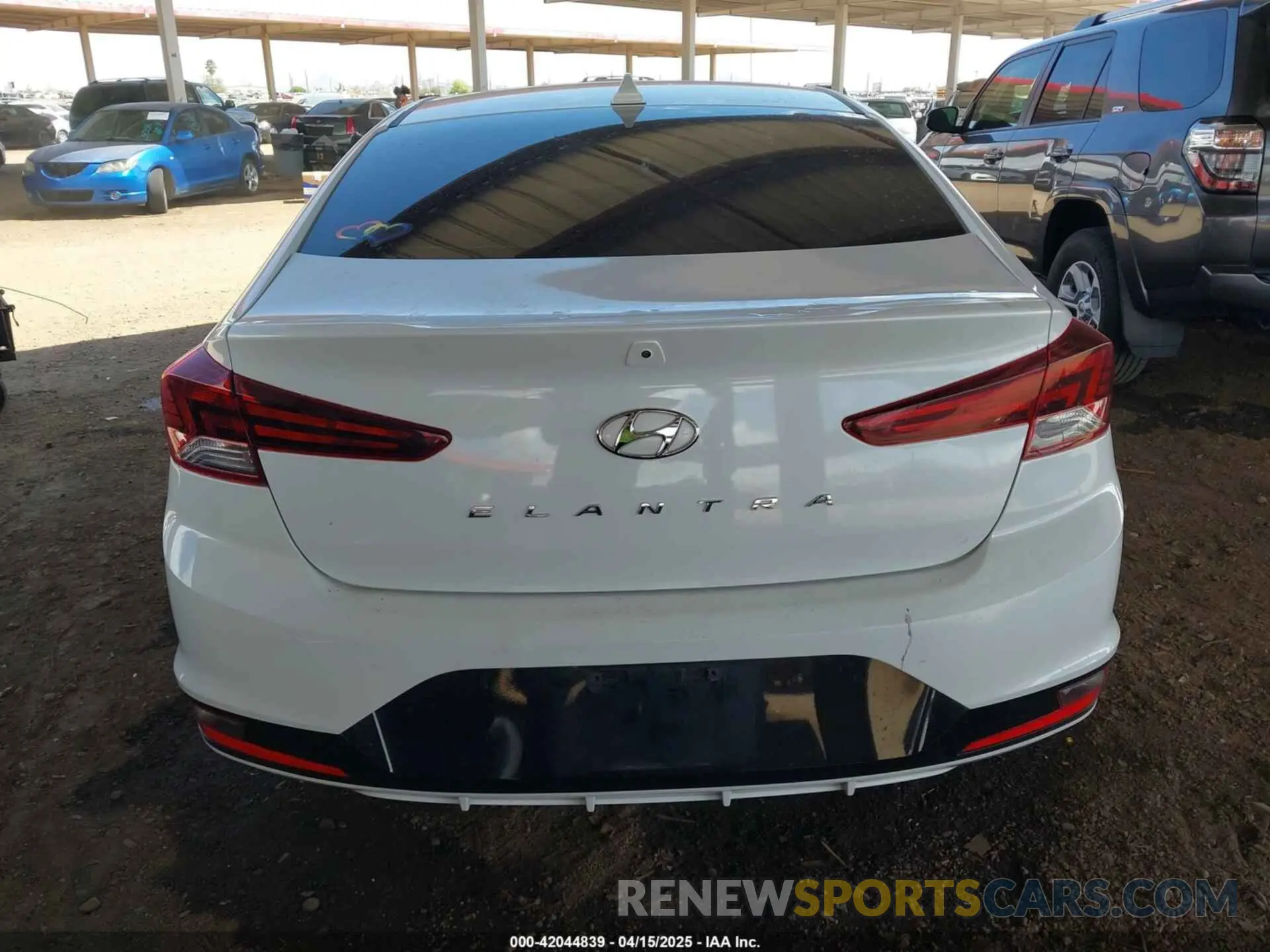 17 Photograph of a damaged car 5NPD84LF6LH559156 HYUNDAI ELANTRA 2020