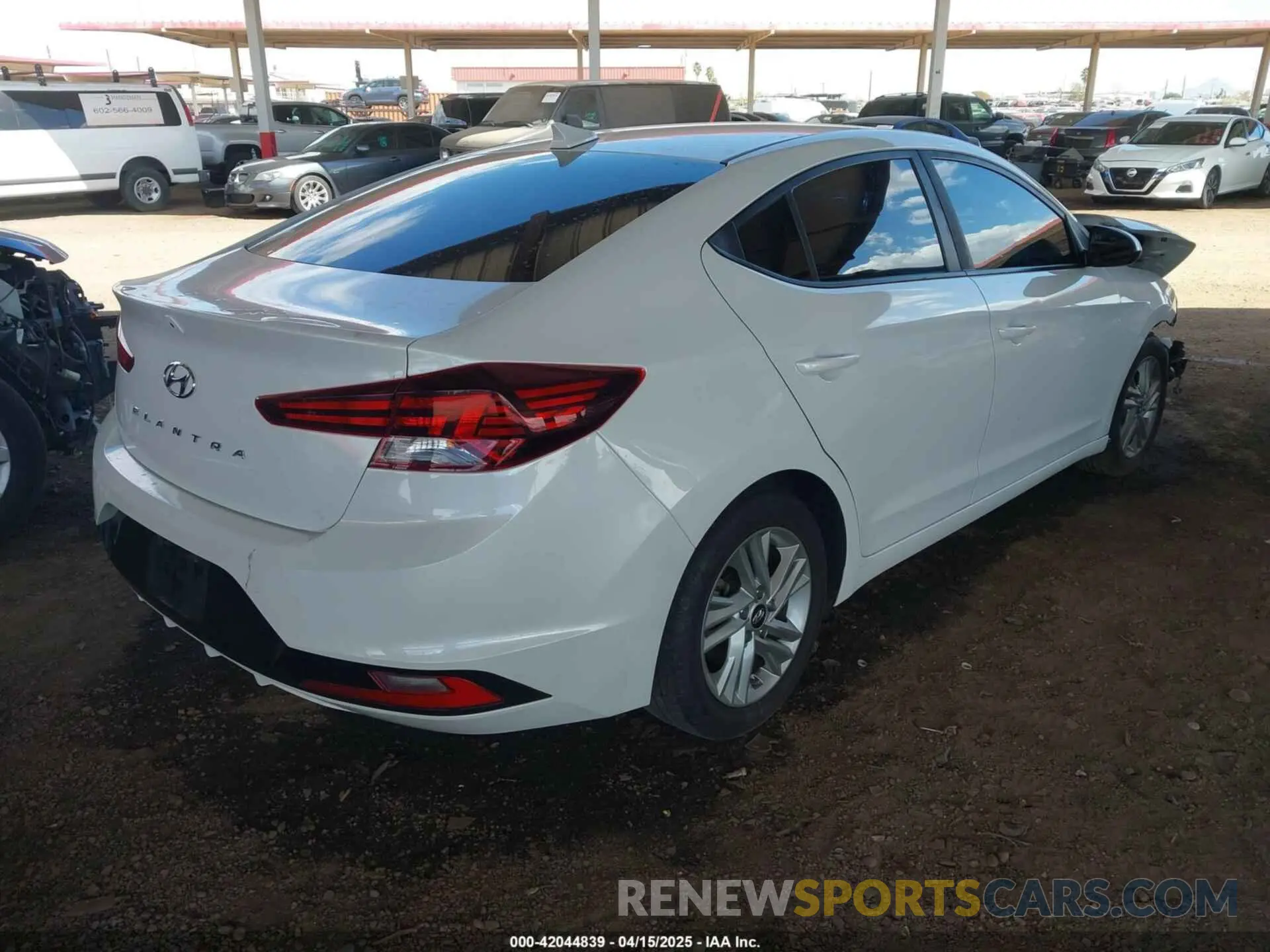 4 Photograph of a damaged car 5NPD84LF6LH559156 HYUNDAI ELANTRA 2020
