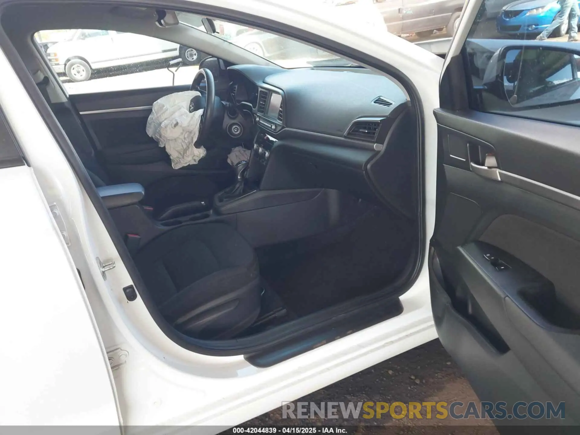 5 Photograph of a damaged car 5NPD84LF6LH559156 HYUNDAI ELANTRA 2020