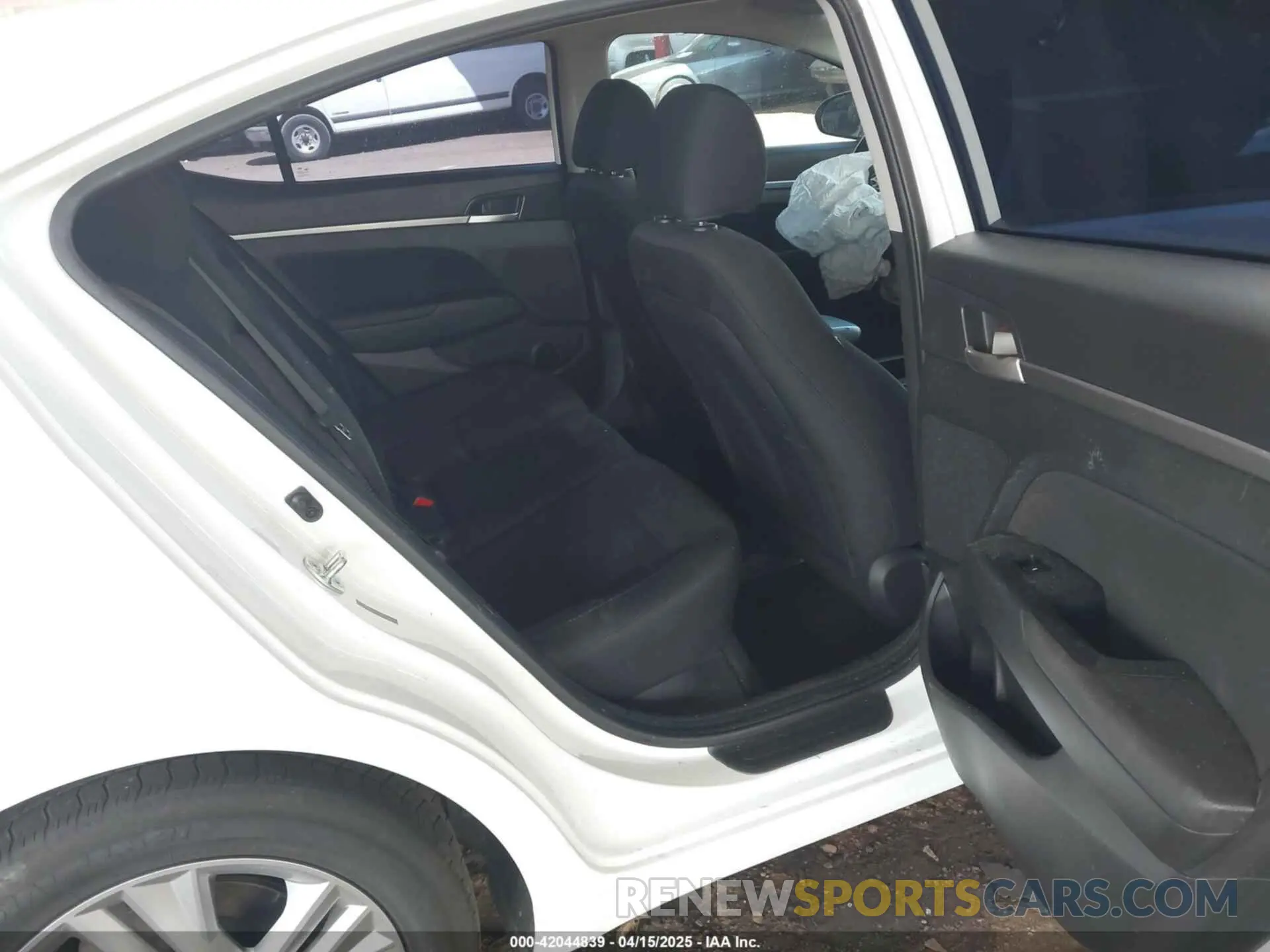 8 Photograph of a damaged car 5NPD84LF6LH559156 HYUNDAI ELANTRA 2020