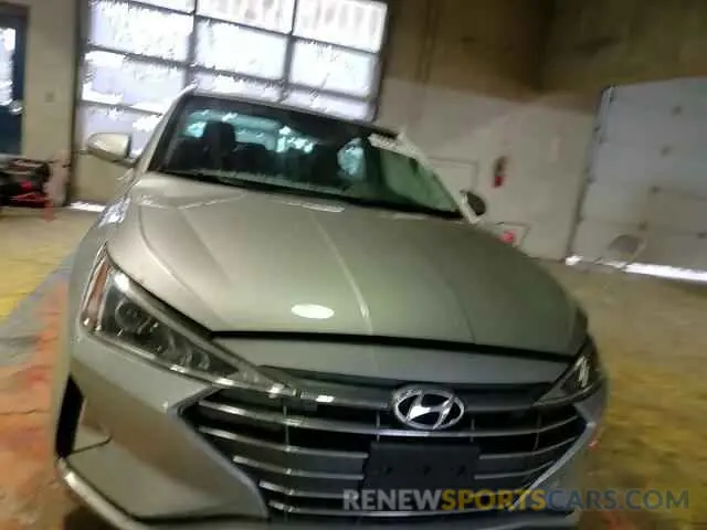 10 Photograph of a damaged car 5NPD84LF6LH566818 HYUNDAI ELANTRA 2020