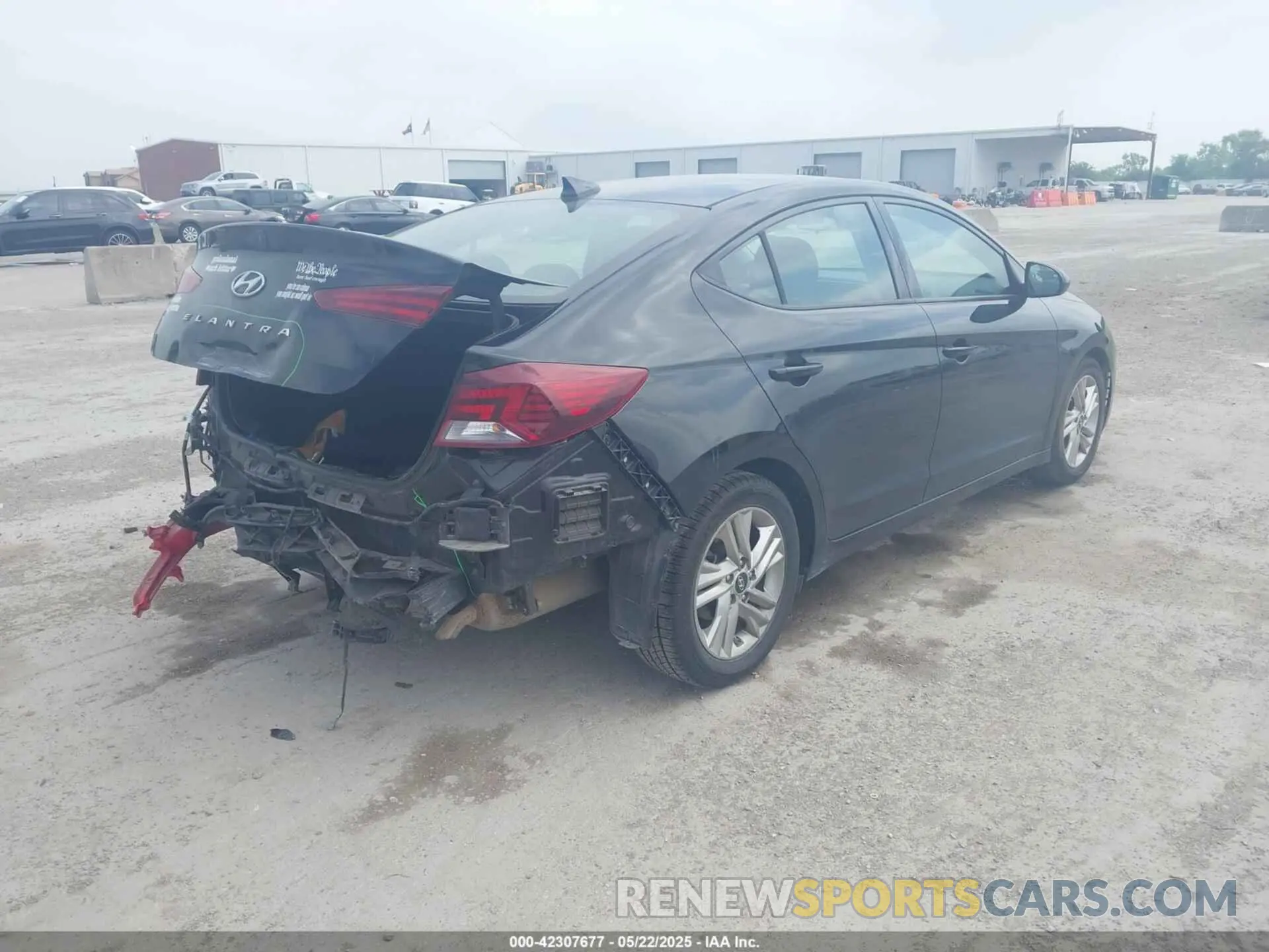 4 Photograph of a damaged car 5NPD84LF6LH568407 HYUNDAI ELANTRA 2020