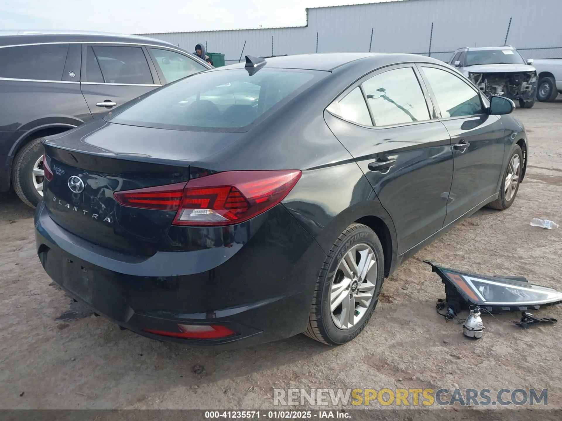 4 Photograph of a damaged car 5NPD84LF6LH568553 HYUNDAI ELANTRA 2020