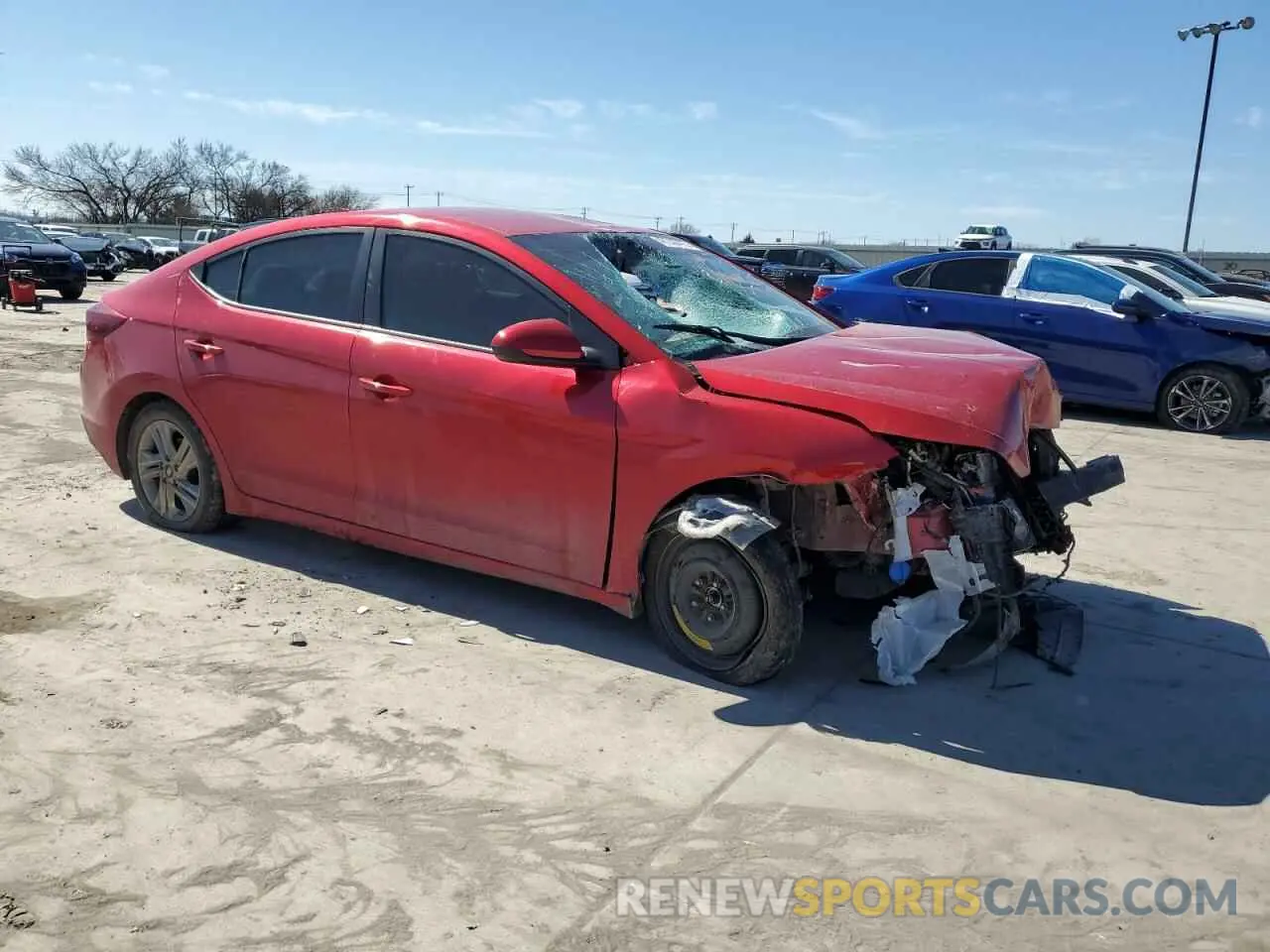 4 Photograph of a damaged car 5NPD84LF6LH580136 HYUNDAI ELANTRA 2020