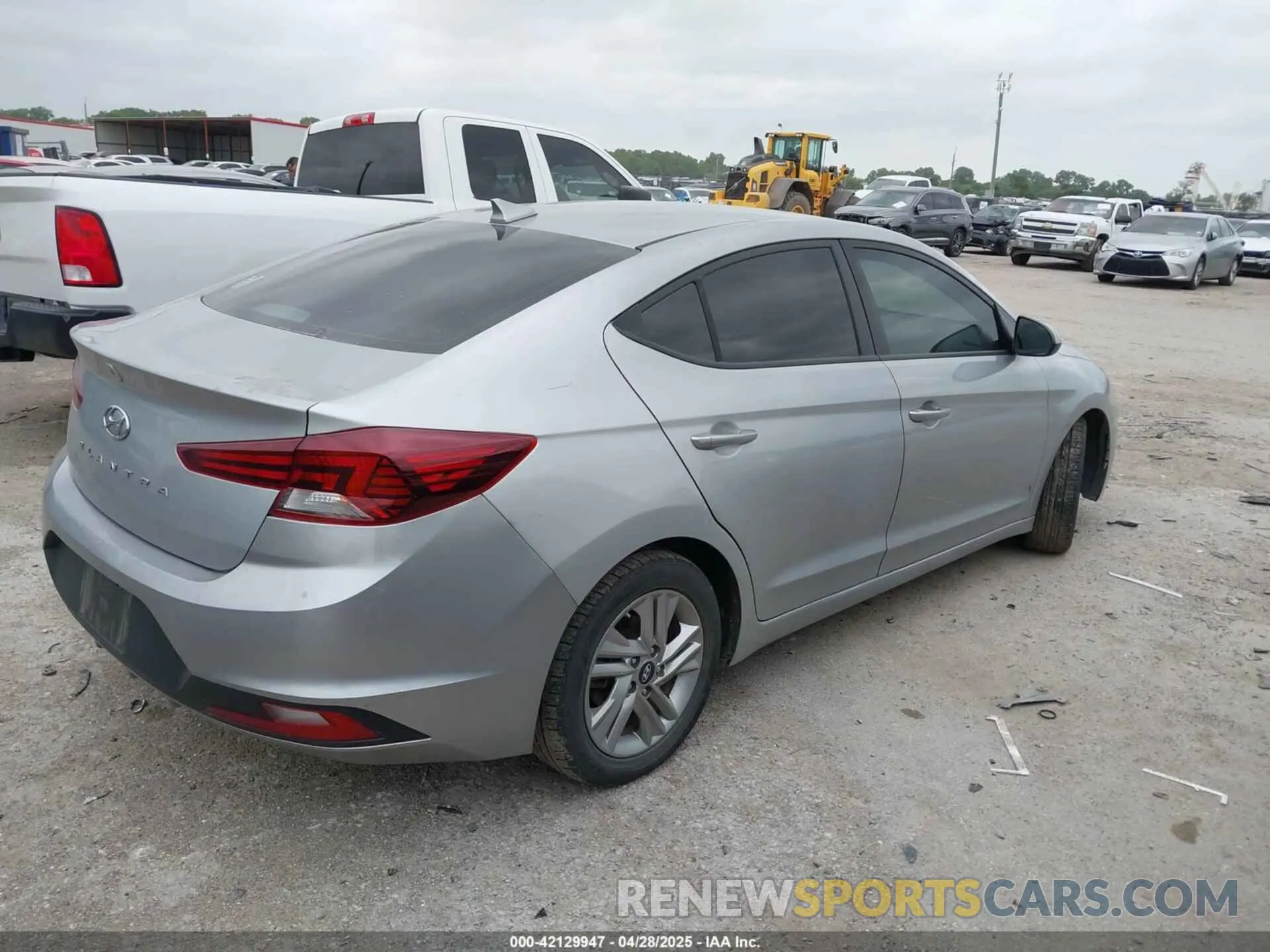 4 Photograph of a damaged car 5NPD84LF6LH580153 HYUNDAI ELANTRA 2020
