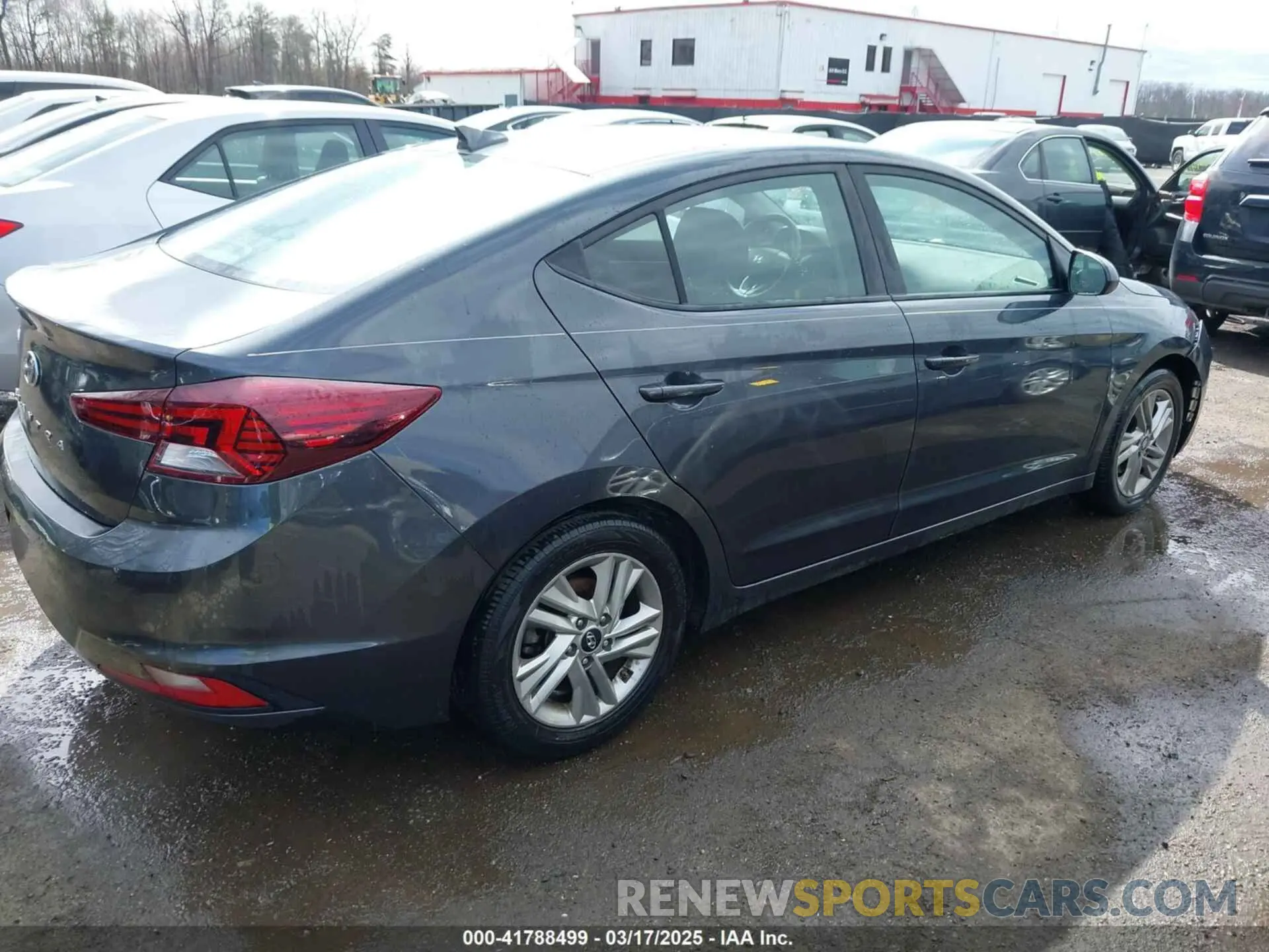 4 Photograph of a damaged car 5NPD84LF6LH581769 HYUNDAI ELANTRA 2020