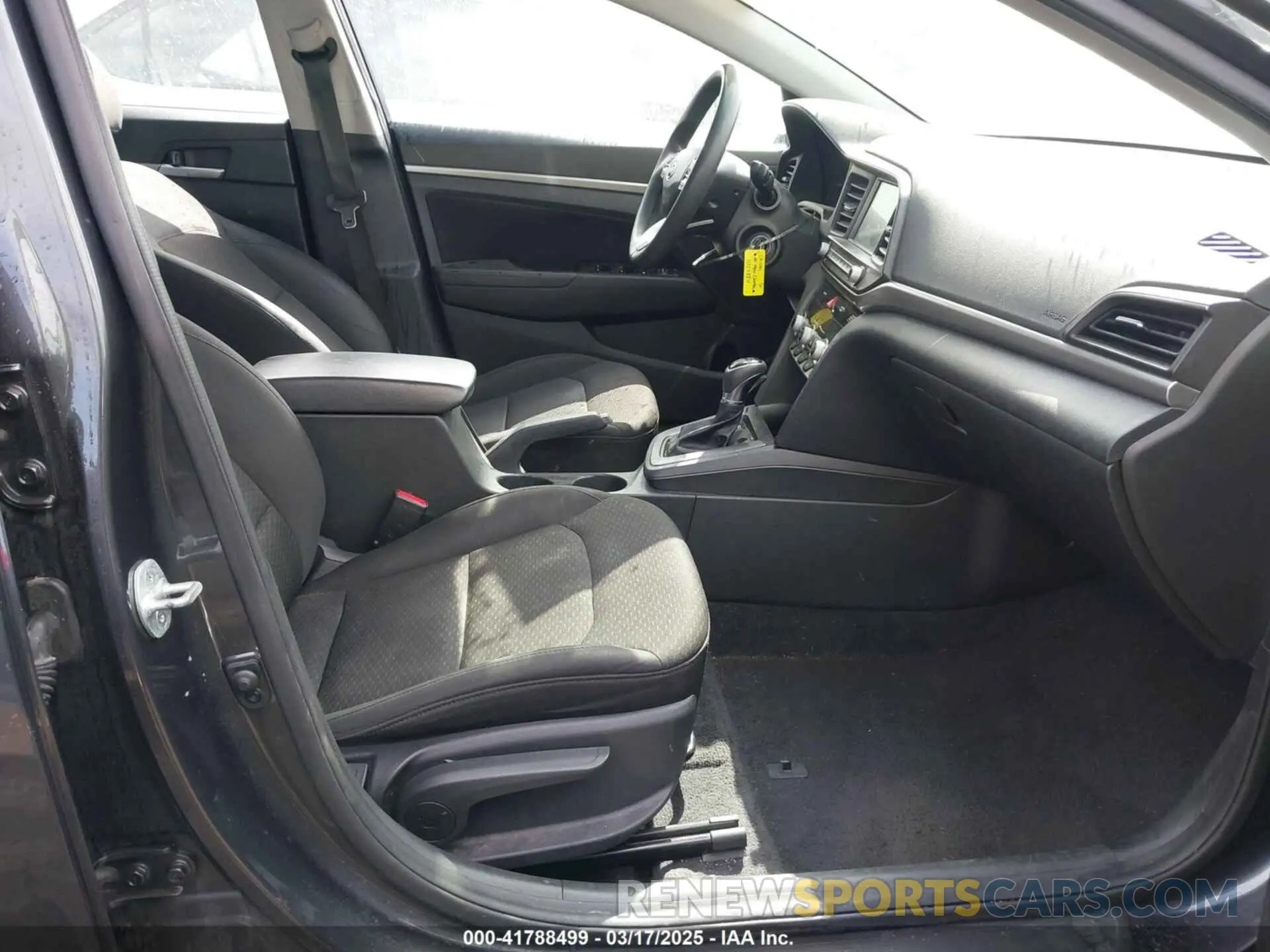 5 Photograph of a damaged car 5NPD84LF6LH581769 HYUNDAI ELANTRA 2020