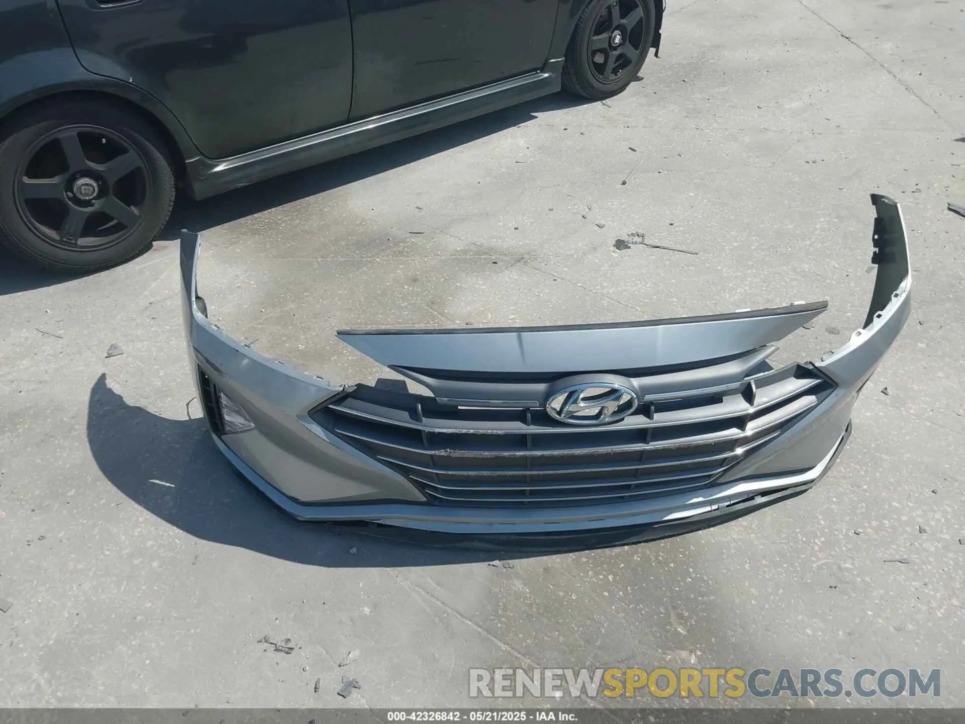 12 Photograph of a damaged car 5NPD84LF6LH601583 HYUNDAI ELANTRA 2020