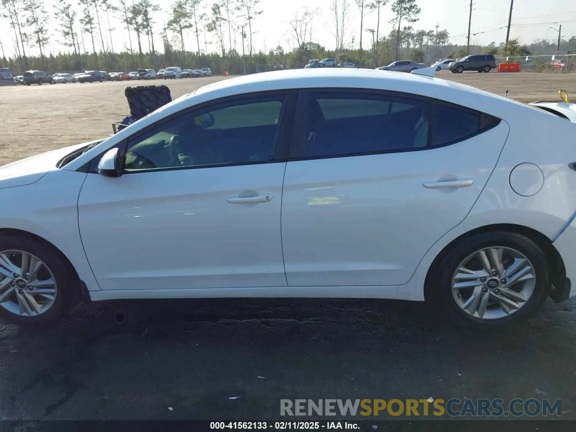 14 Photograph of a damaged car 5NPD84LF6LH605097 HYUNDAI ELANTRA 2020