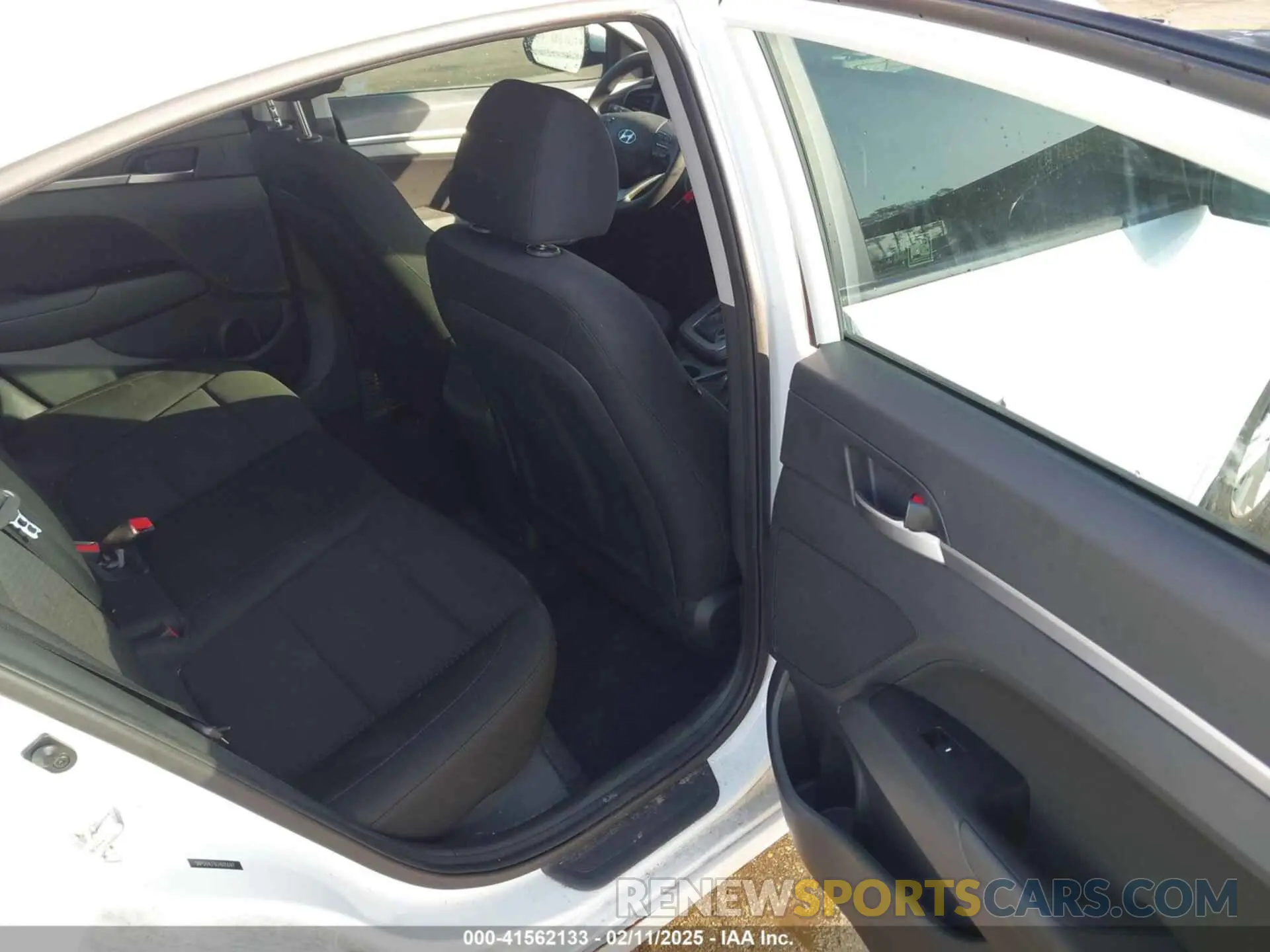 8 Photograph of a damaged car 5NPD84LF6LH605097 HYUNDAI ELANTRA 2020