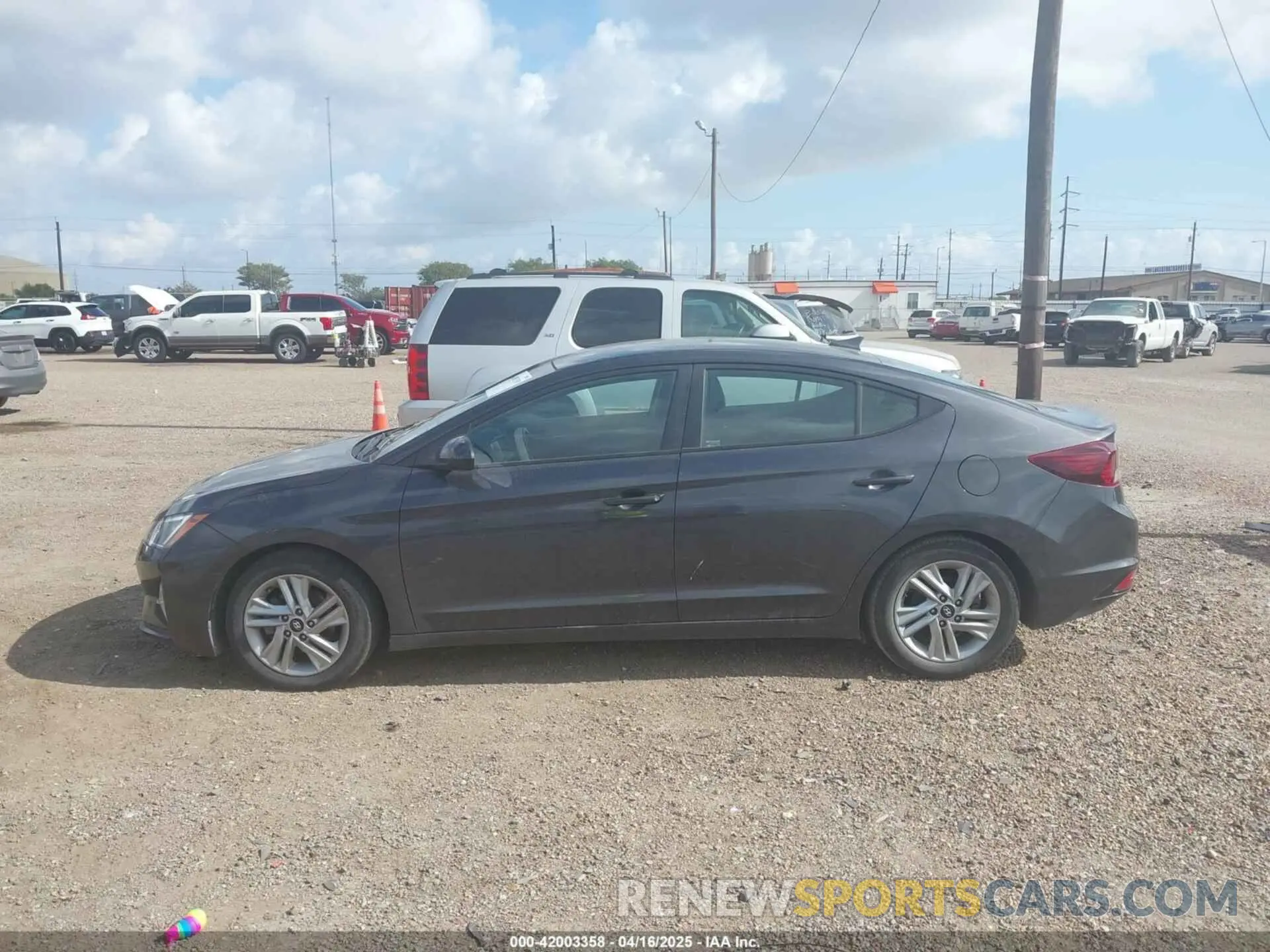 13 Photograph of a damaged car 5NPD84LF6LH627844 HYUNDAI ELANTRA 2020