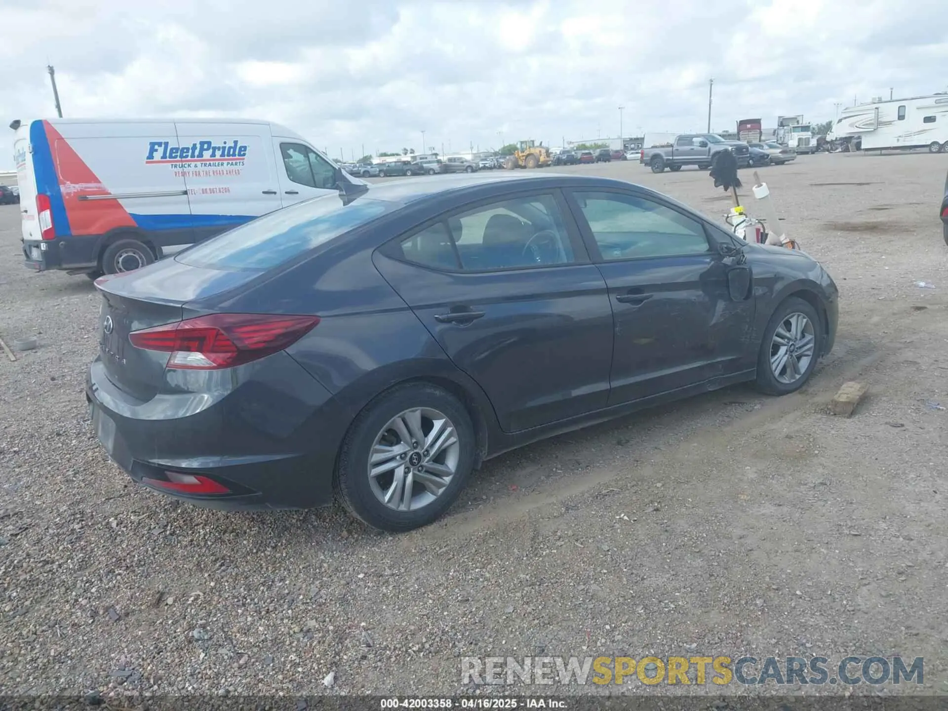 4 Photograph of a damaged car 5NPD84LF6LH627844 HYUNDAI ELANTRA 2020