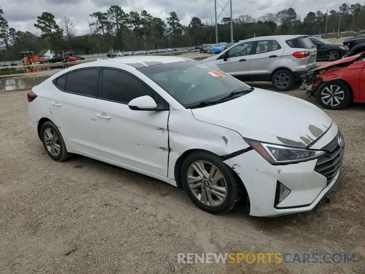 4 Photograph of a damaged car 5NPD84LF7LH505798 HYUNDAI ELANTRA 2020