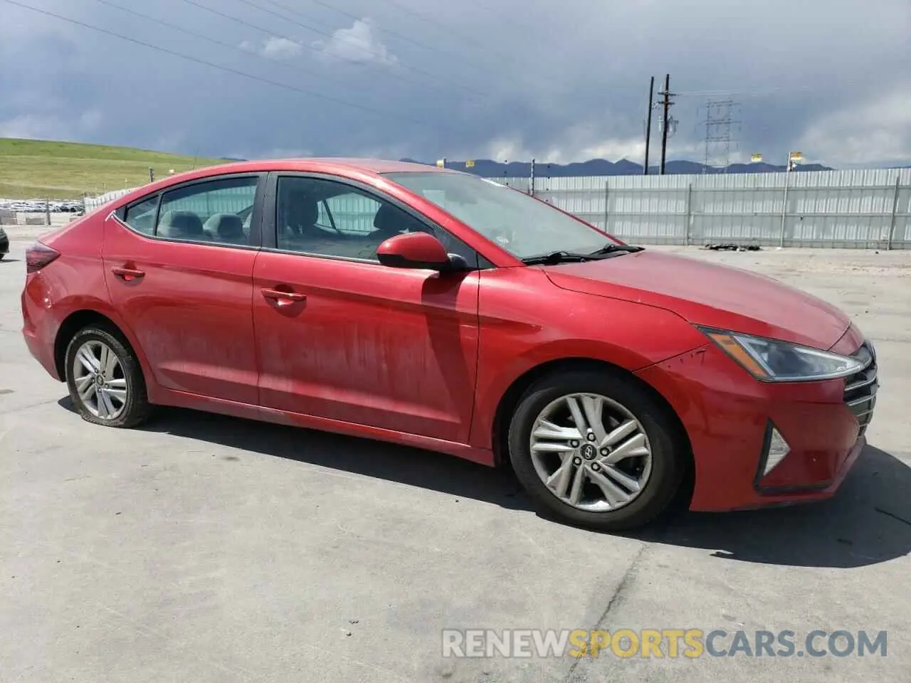 4 Photograph of a damaged car 5NPD84LF7LH505901 HYUNDAI ELANTRA 2020