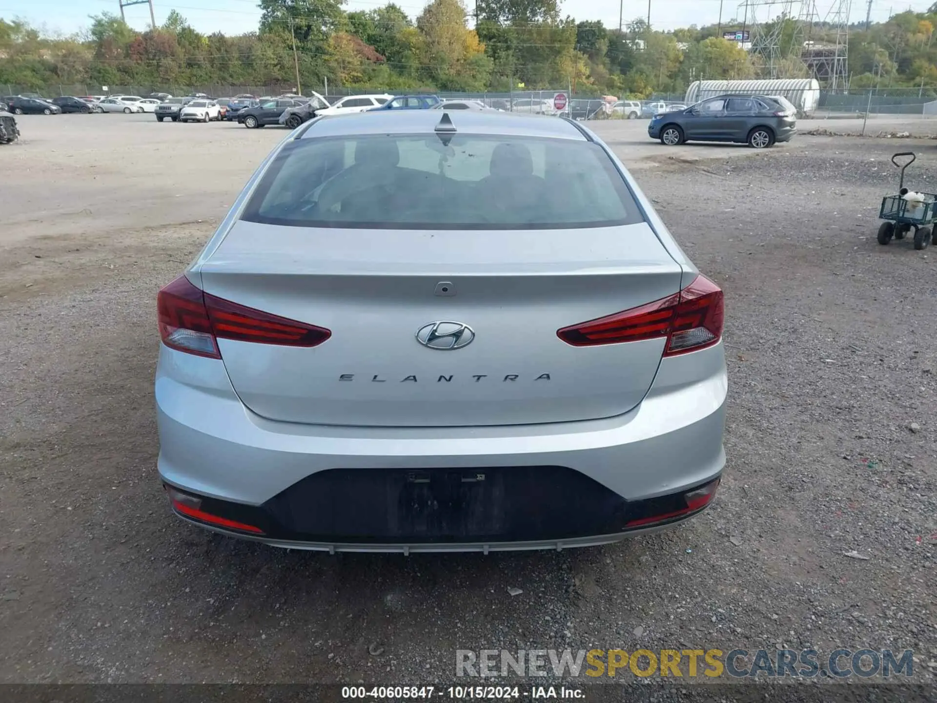 17 Photograph of a damaged car 5NPD84LF7LH523895 HYUNDAI ELANTRA 2020