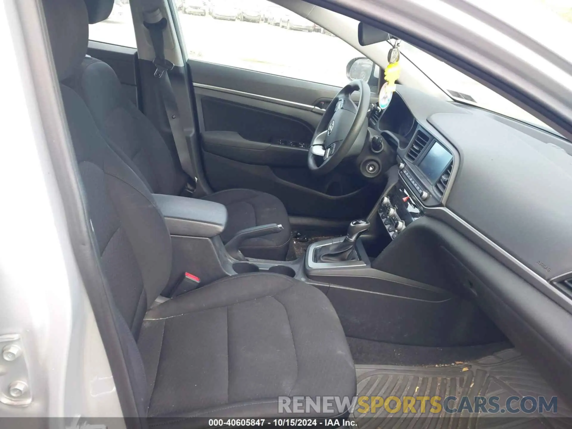 5 Photograph of a damaged car 5NPD84LF7LH523895 HYUNDAI ELANTRA 2020