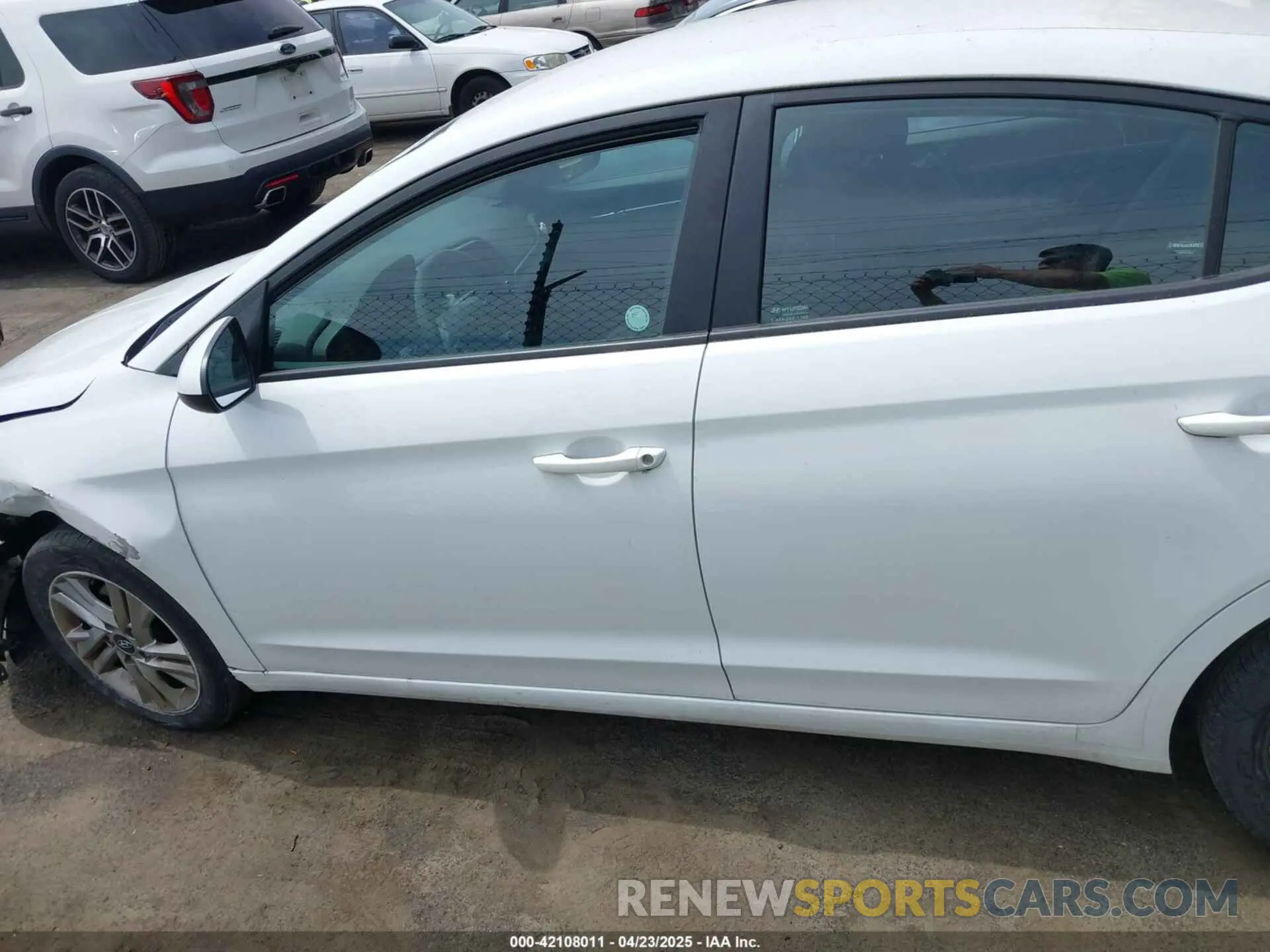 14 Photograph of a damaged car 5NPD84LF7LH528613 HYUNDAI ELANTRA 2020