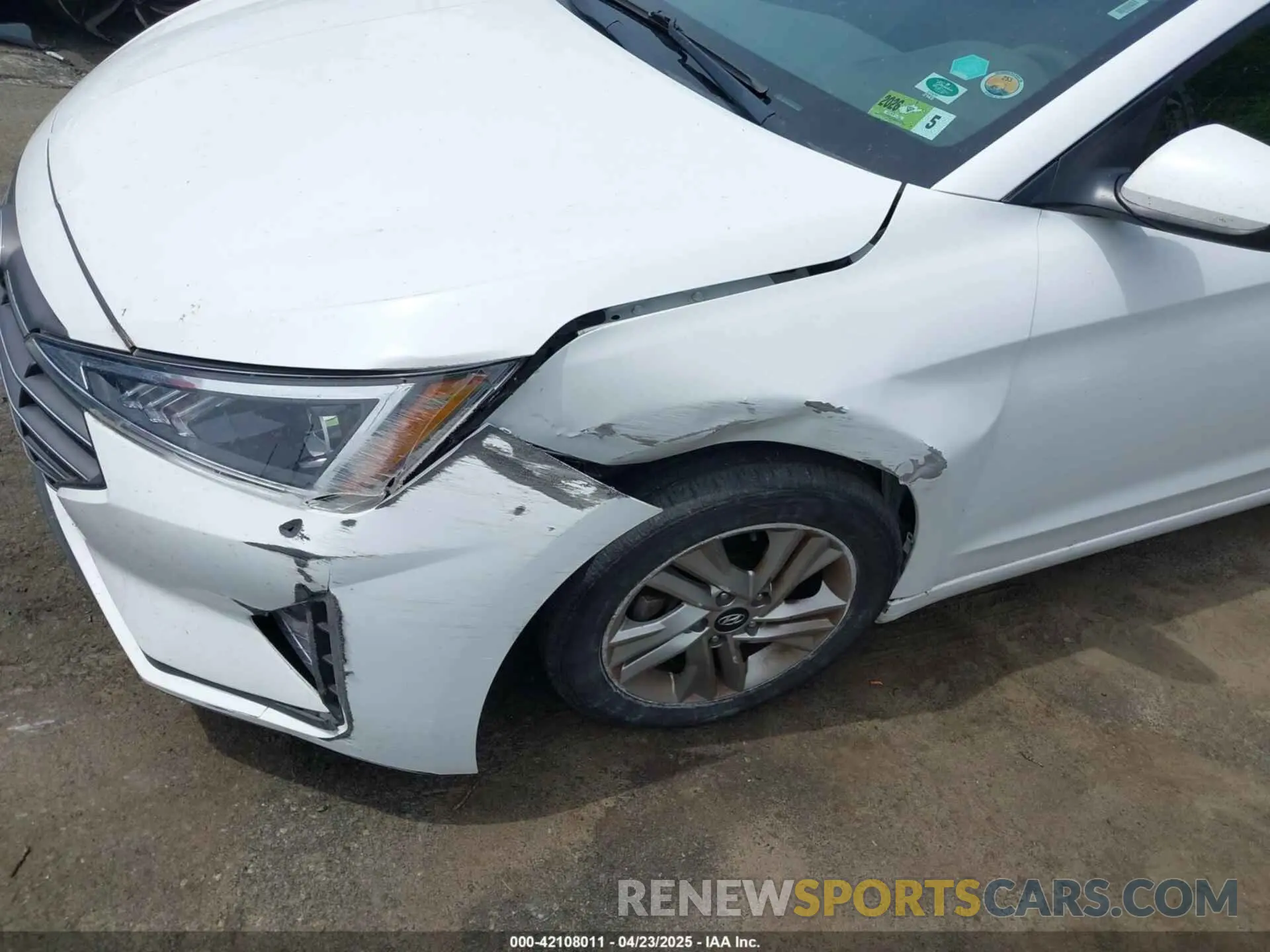 6 Photograph of a damaged car 5NPD84LF7LH528613 HYUNDAI ELANTRA 2020