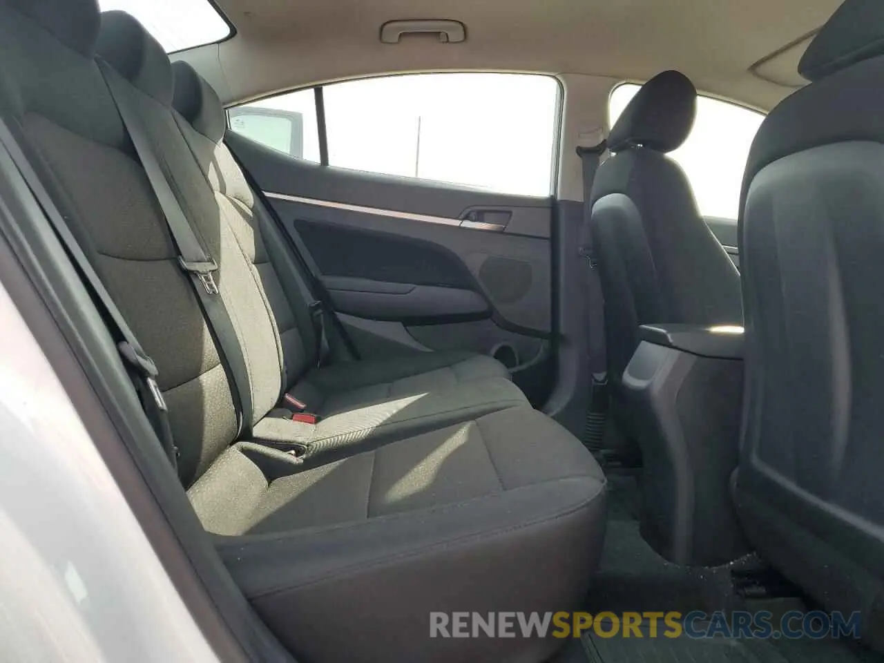 10 Photograph of a damaged car 5NPD84LF7LH553639 HYUNDAI ELANTRA 2020